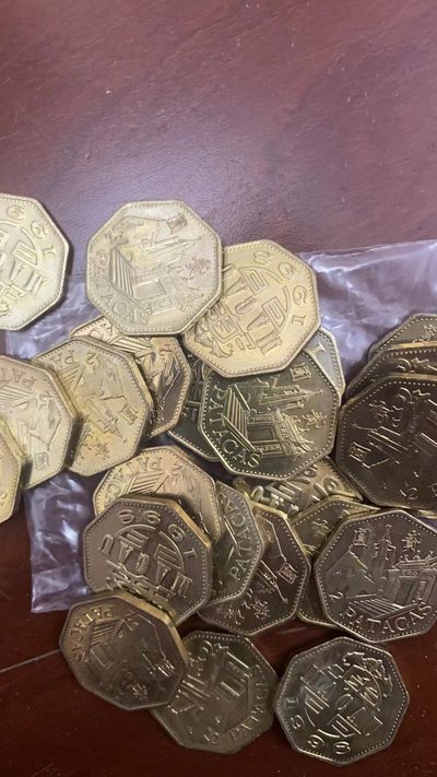 240126 澳门2元，保真随机发货