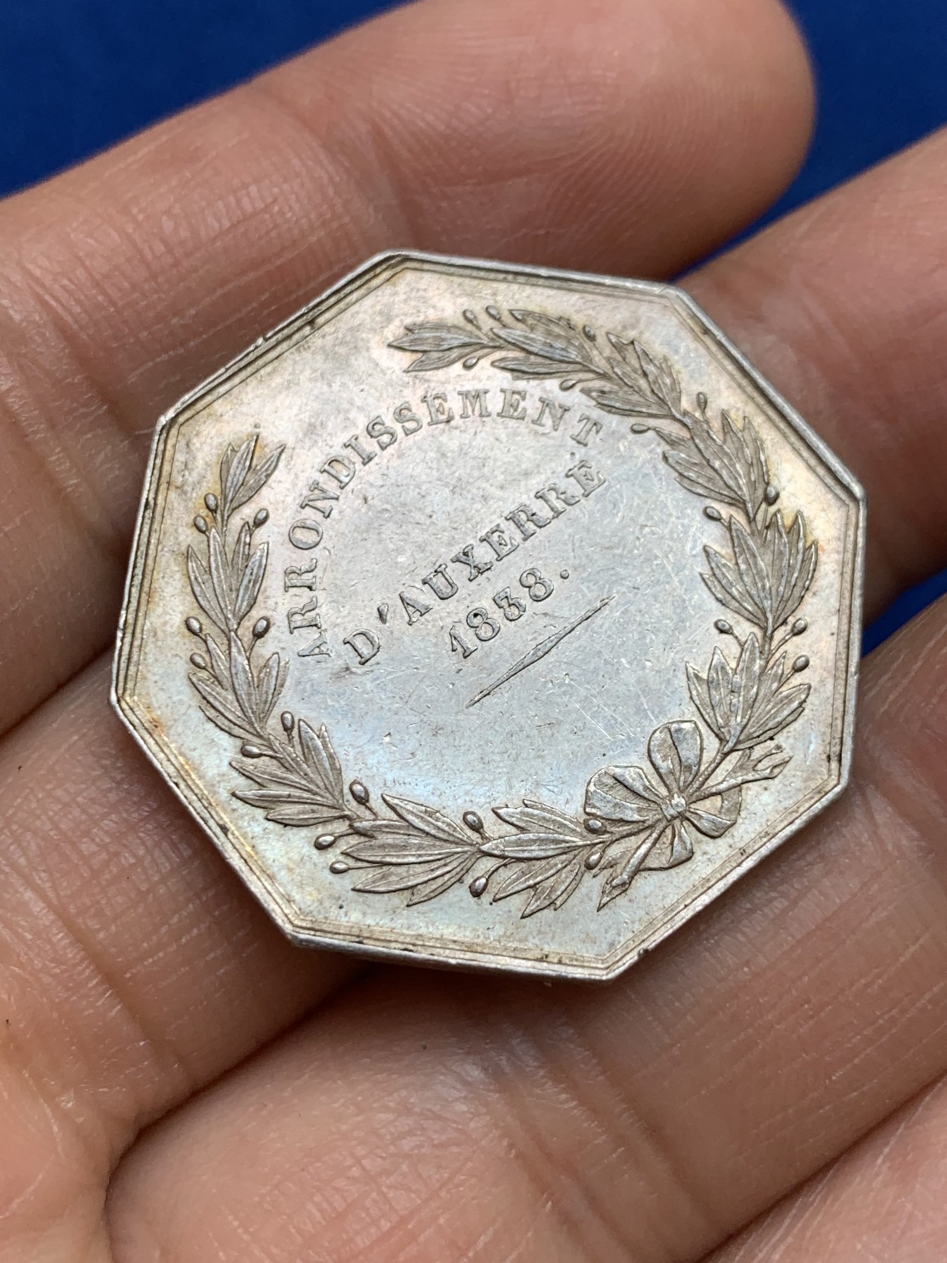 《竞宝斋》第237场- 周日，周一，周二，周日 疯狂4连拍 (全场包邮) 法国八角银质代币，欧赛尔公证处，12.86g，30.6mm，手指边铭，全能之眼