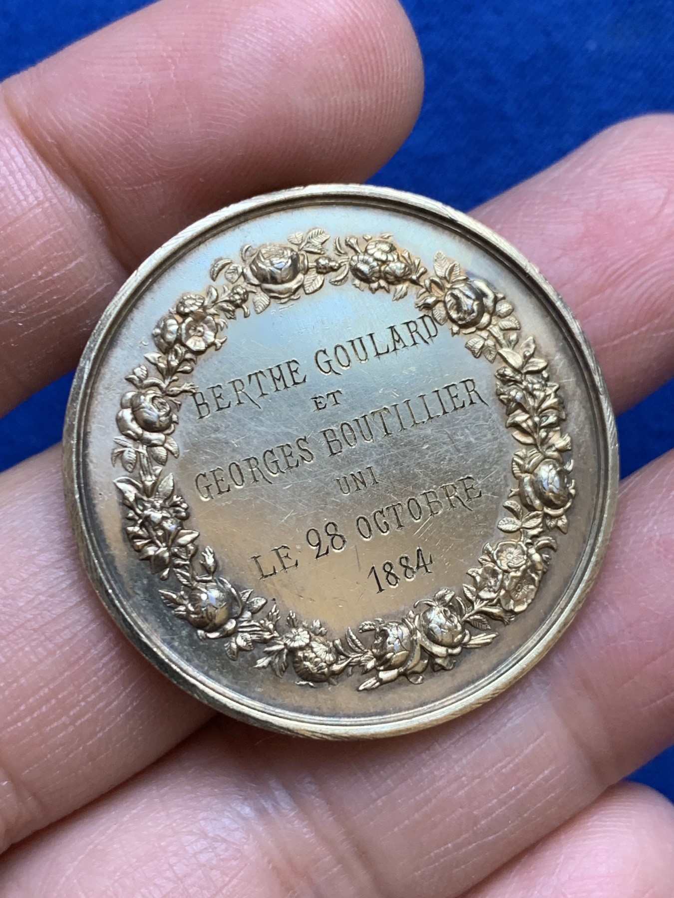 《竞宝斋》第237场- 周日，周一，周二，周日 疯狂4连拍 (全场包邮) 法国1884年婚礼镀金银章，重量17.81g，直径34.8mm，边铭：丰饶角ARGENT，金光闪闪