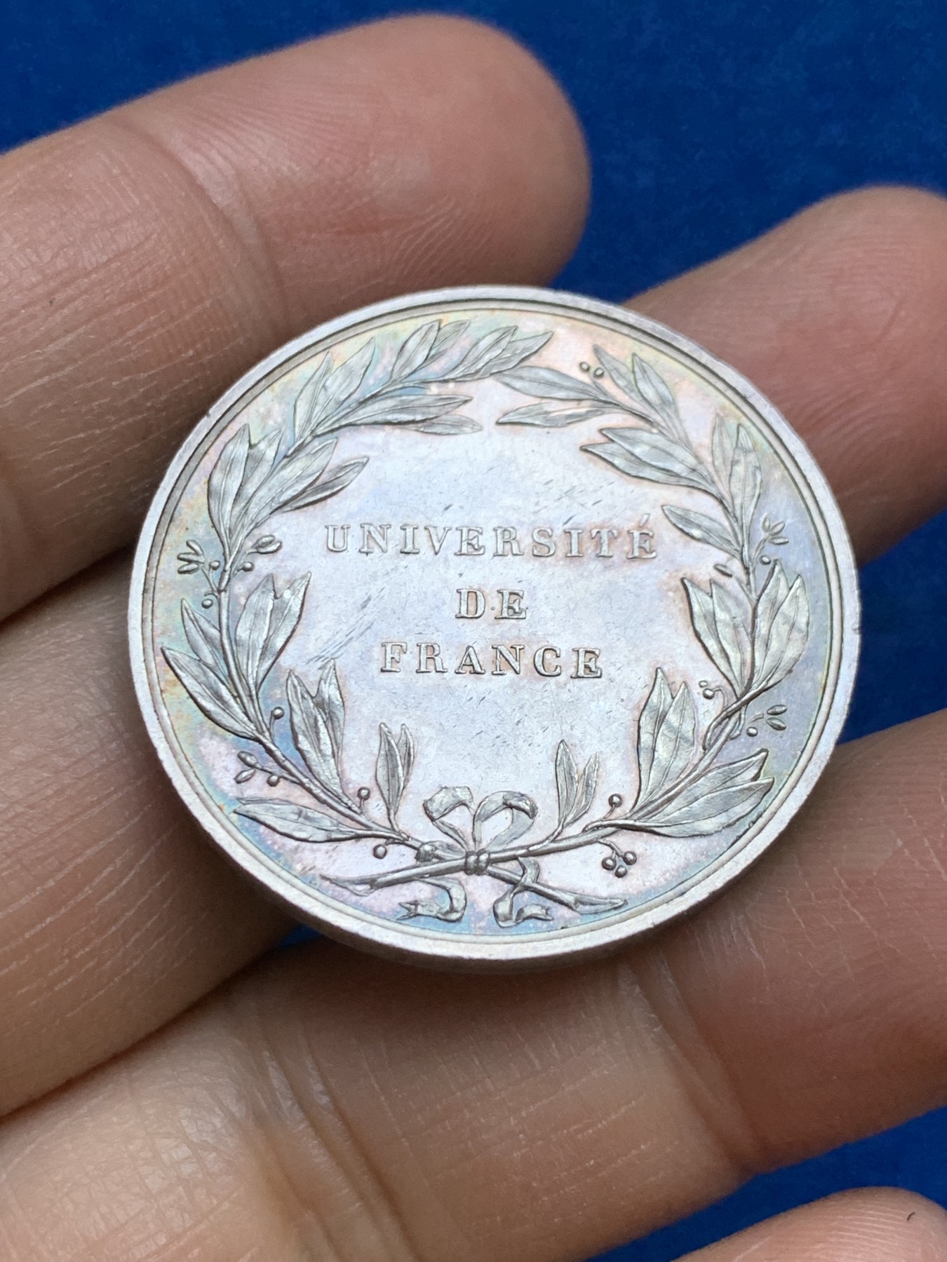 《竞宝斋》第237场- 周日，周一，周二，周日 疯狂4连拍 (全场包邮) 法国巴黎大学银质代币，身着戎装佩戴圣灵勋章的路易十八，细节清晰，18.24g，32.3mm，早期无边铭，厚重