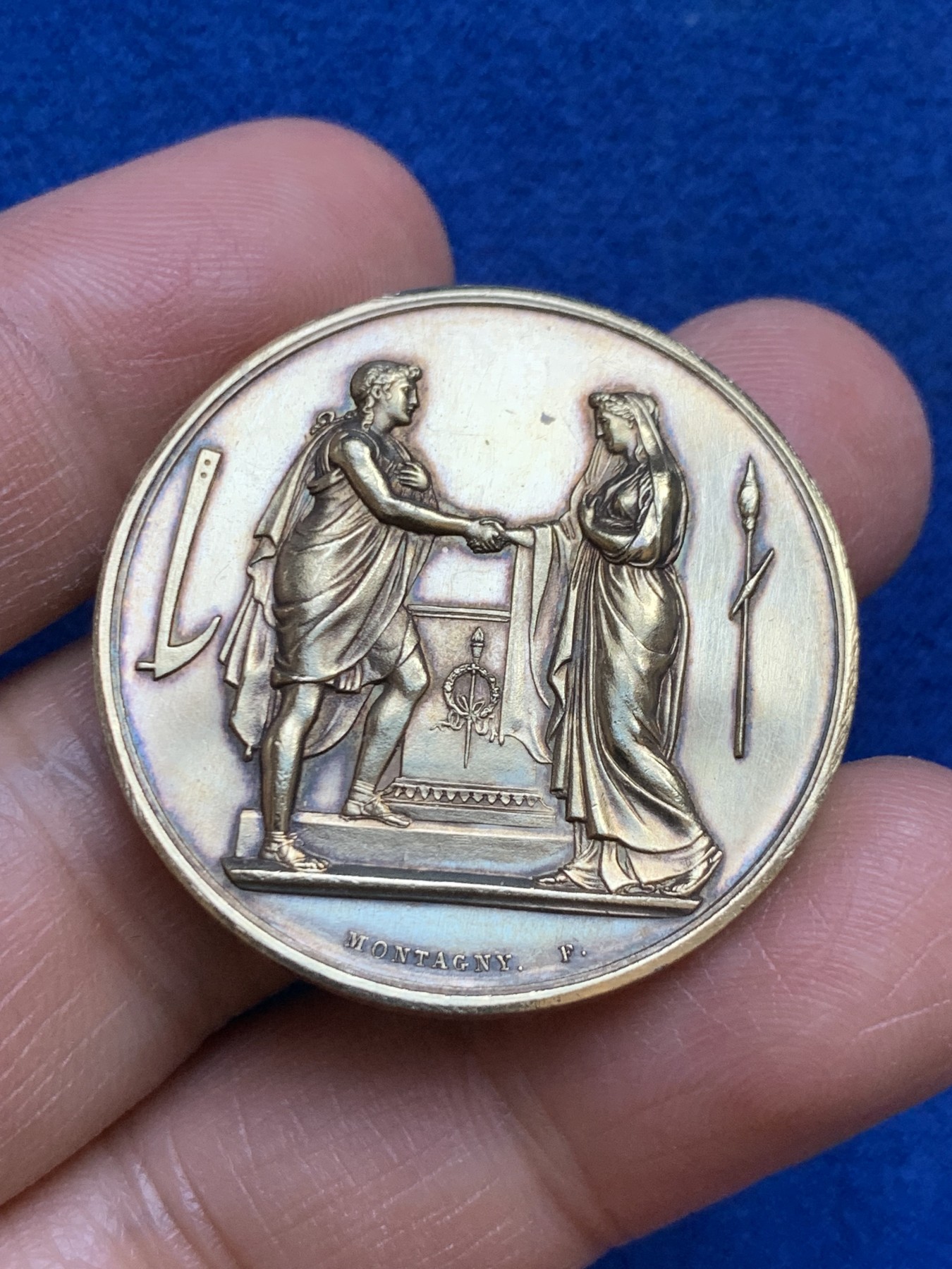 《竞宝斋》第237场- 周日，周一，周二，周日 疯狂4连拍 (全场包邮) 法国1884年婚礼镀金银章，重量17.81g，直径34.8mm，边铭：丰饶角ARGENT，金光闪闪