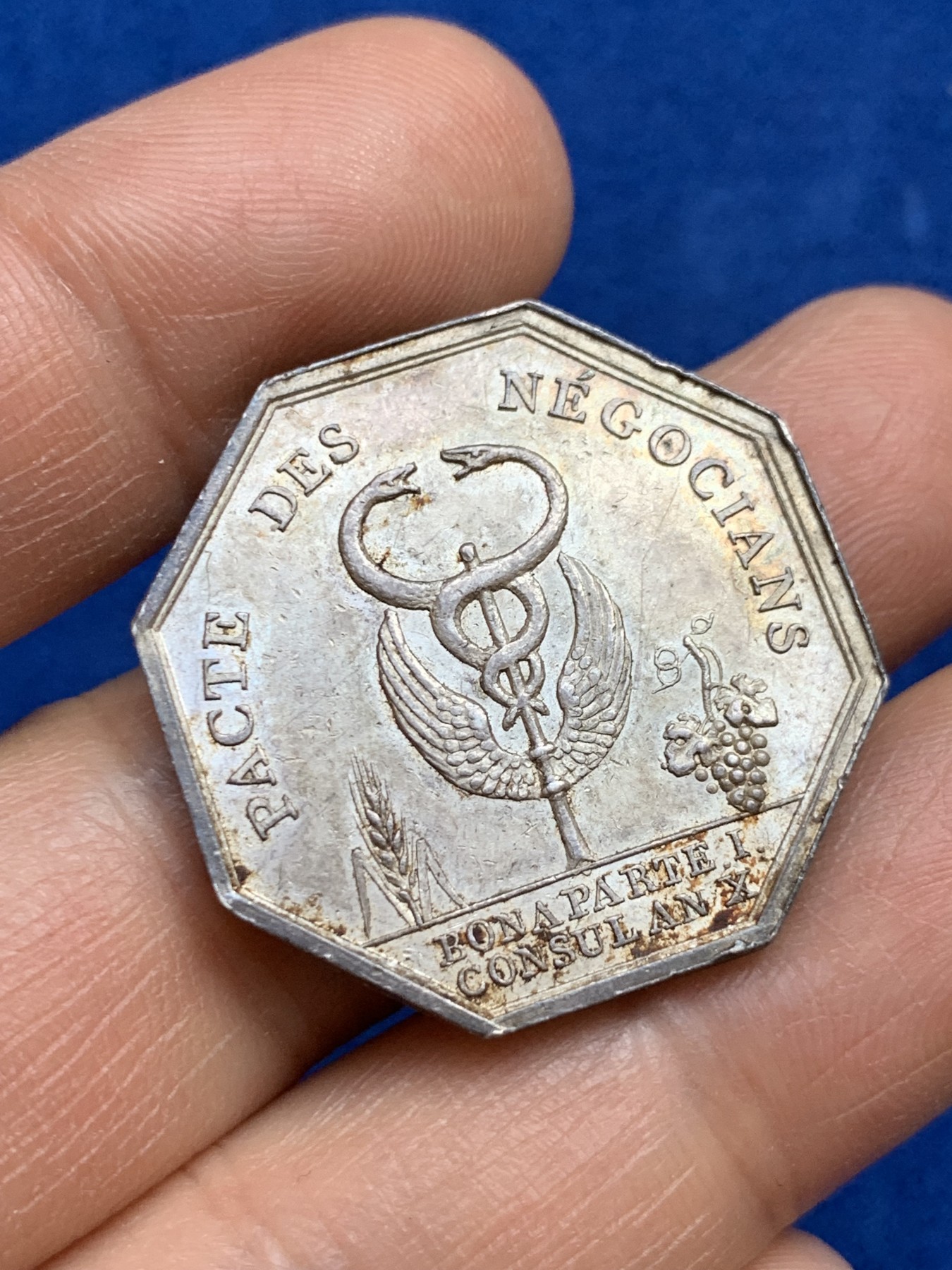 《竞宝斋》第237场- 周日，周一，周二，周日 疯狂4连拍 (全场包邮) 法国八角银质代币，根据波拿巴贸易协定设立的帝国商业柜台，13.78g，30.2mm，早期无边铭