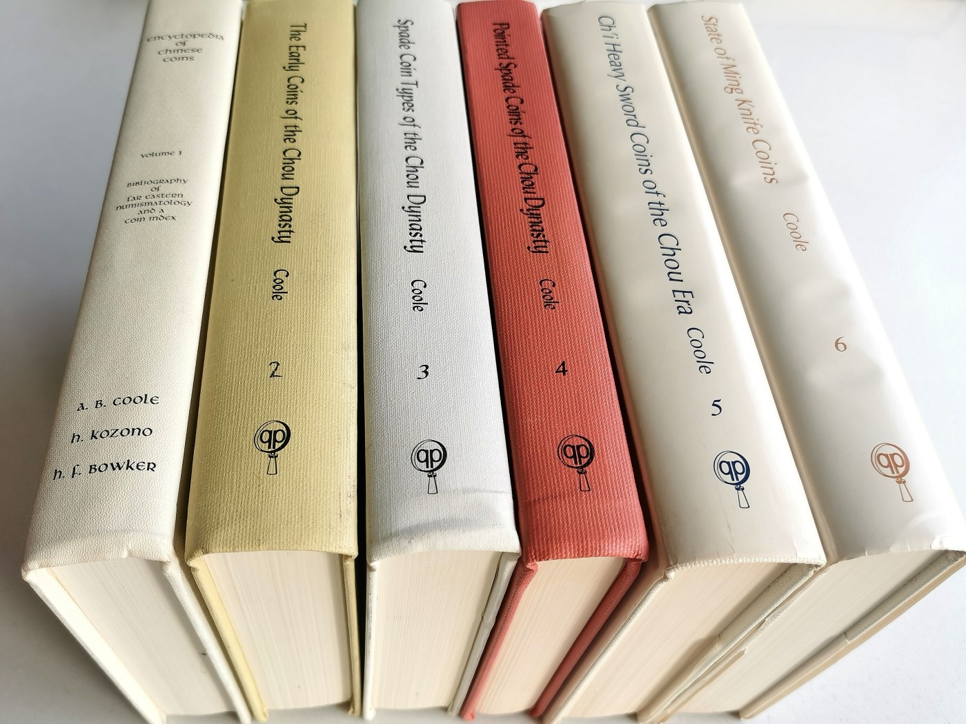 凡希社世界钱币微拍第二百五十九期 邱文明：古今中国泉货辞典1-6册 98品近全新，内页洁净无任何涂写，中国先秦古钱的扛鼎之作，收藏品等级的钱币书籍！