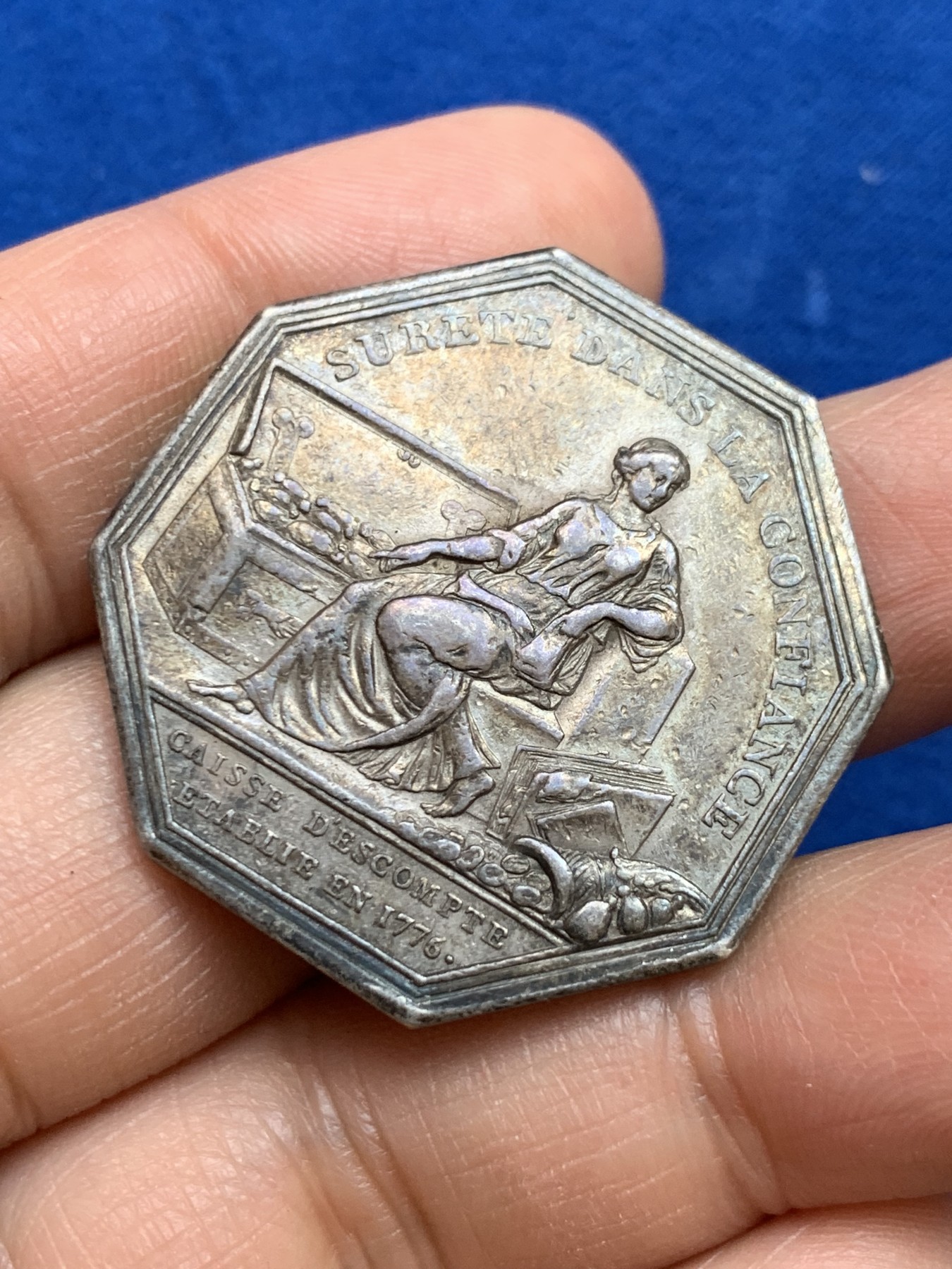 《竞宝斋》第237场- 周日，周一，周二，周日 疯狂4连拍 (全场包邮) 法国1776年早期折扣柜台八角银质代币，35.3毫米，20.00克，边铭无