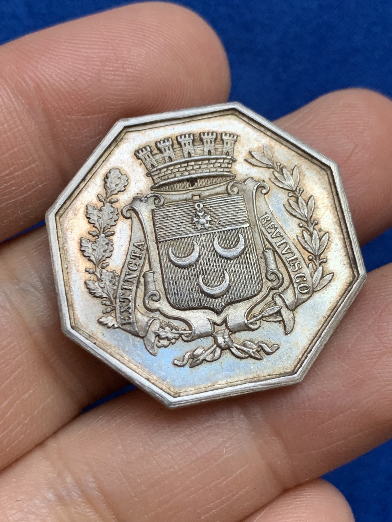 《竞宝斋》第237场- 周日，周一，周二，周日 疯狂4连拍 (全场包邮) 法国沙托丹公证人八角银质代币，12.14g，30.3mm，丰饶角边铭