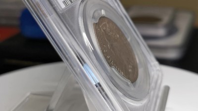 凡希社世界钱币微拍第二百五十九期 稀！1881英国小维哥特式佛罗林PCGS-MS65！ P记最高分，纸袋形成的紫金彩淡雅吸睛，一直是广受追捧的英系经典，刚结束的SBP春季拍卖，一枚P64的1885得价4800美金。