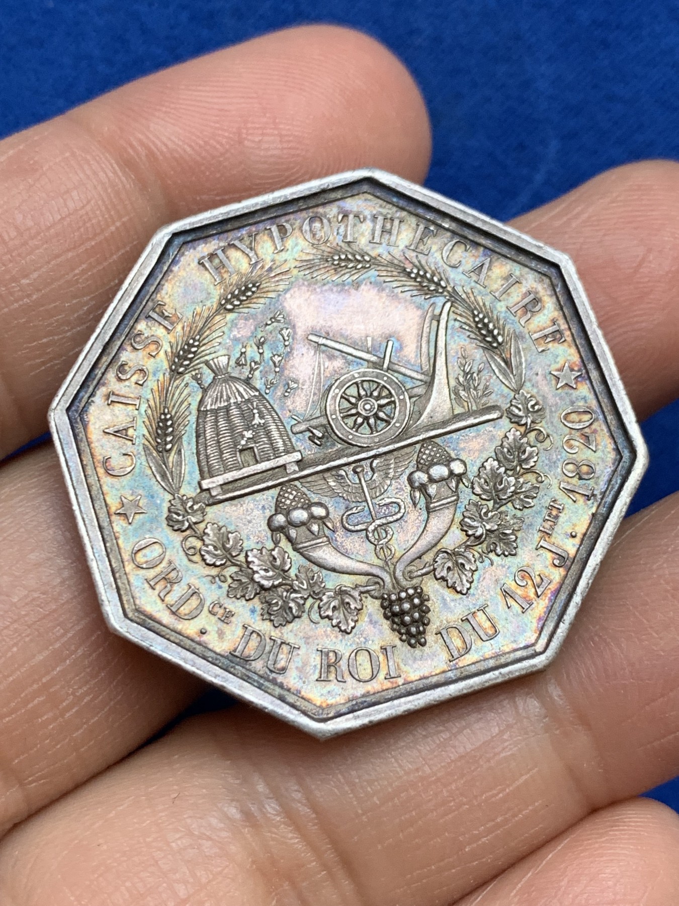 《竞宝斋》第237场- 周日，周一，周二，周日 疯狂4连拍 (全场包邮) 法国1832年以前路易十八时期信贷机构抵押基金八角银质代币，20.82g，35.8mm，早期无边铭，黄油包浆