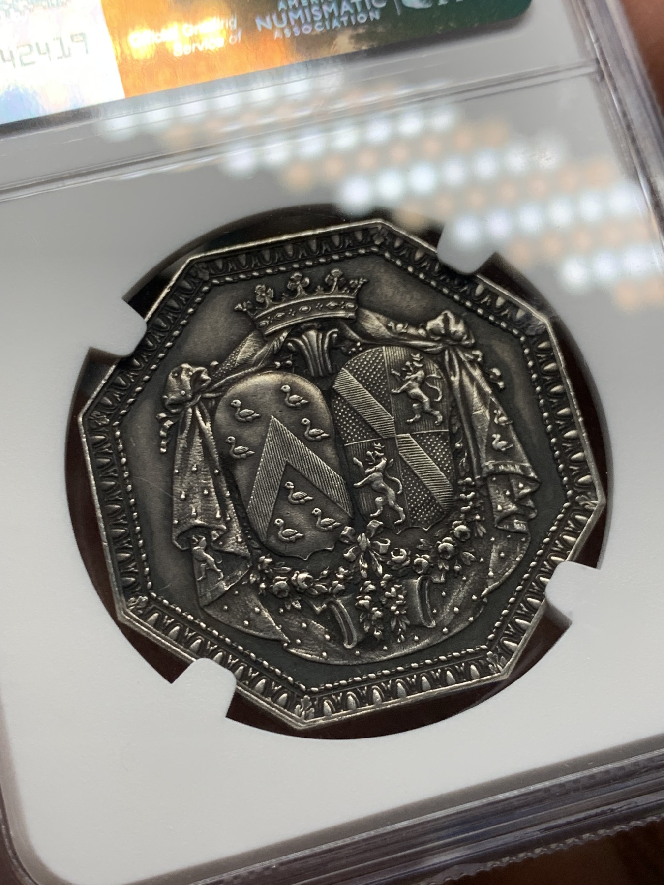 《竞宝斋》第237场- 周日，周一，周二，周日 疯狂4连拍 (全场包邮) NGC MS63 法国八角银章，皇家婚姻，小名誉品三个小天使，状态非常好，黑色包浆难得 