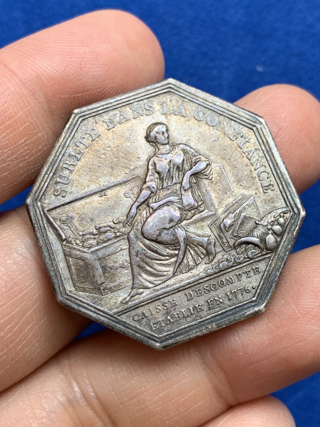 《竞宝斋》第237场- 周日，周一，周二，周日 疯狂4连拍 (全场包邮) 法国1776年早期折扣柜台八角银质代币，35.3毫米，20.00克，边铭无