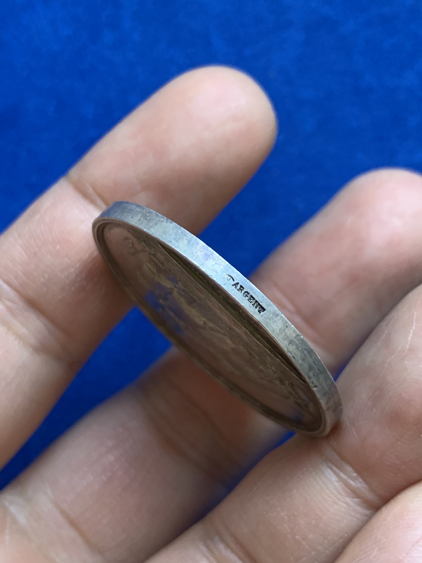 《竞宝斋》第237场- 周日，周一，周二，周日 疯狂4连拍 (全场包邮) 法国波尔多海上保险公司银质代币，17.79g，35mm，手指边铭，金黄包浆，非常漂亮的一帆风顺和波尔多城市徽章