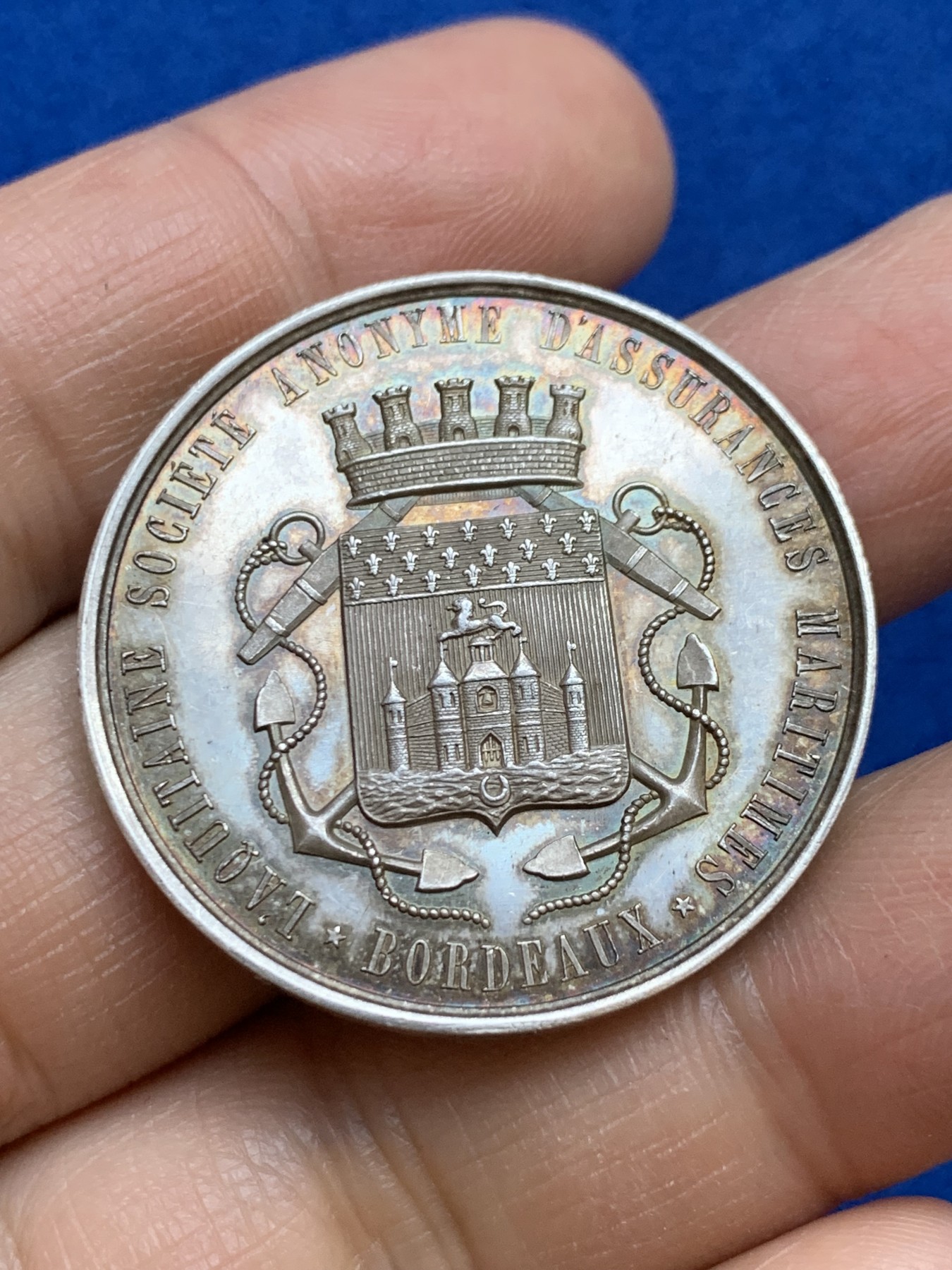 《竞宝斋》第237场- 周日，周一，周二，周日 疯狂4连拍 (全场包邮) 法国波尔多海上保险公司银质代币，17.79g，35mm，手指边铭，金黄包浆，非常漂亮的一帆风顺和波尔多城市徽章