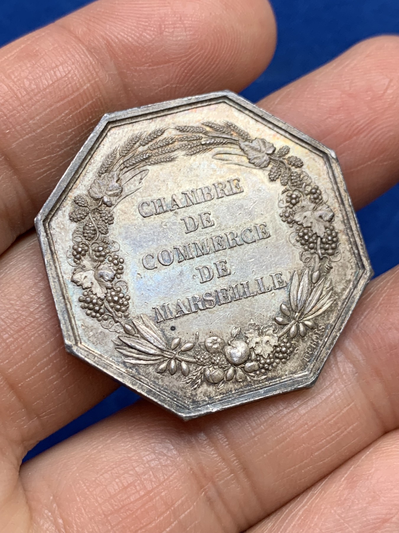 《竞宝斋》第237场- 周日，周一，周二，周日 疯狂4连拍 (全场包邮) 法国 1842-1845 八角银质代币 马赛商会 船首边铭 重量18.71克 直径34.8毫米