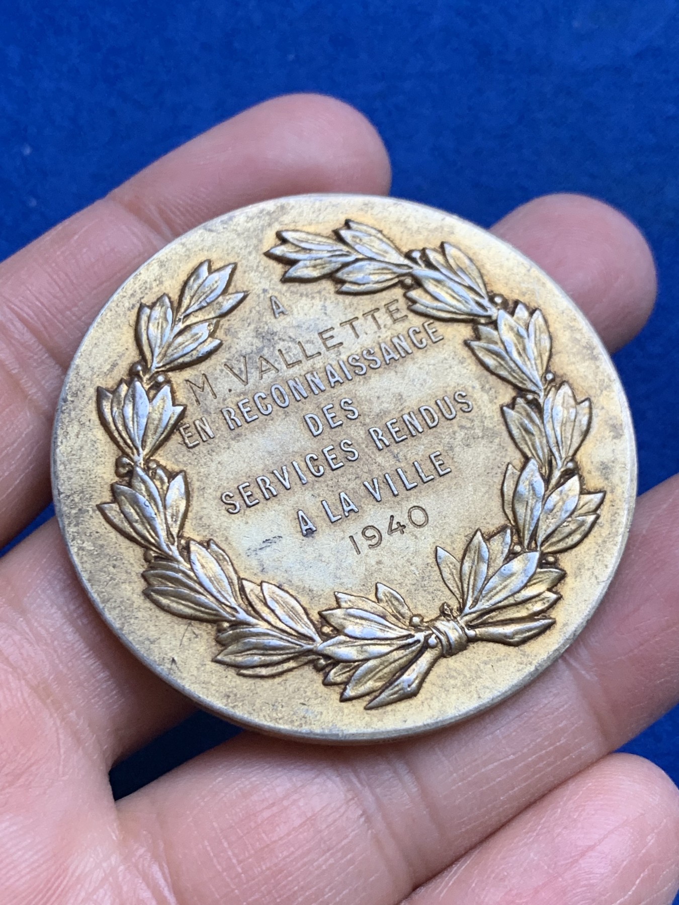 《竞宝斋》第237场- 周日，周一，周二，周日 疯狂4连拍 (全场包邮) 法国库尔布瓦市以表彰为城市服务鎏金银质奖章，62.05g，50.2mm，丰饶角2银标