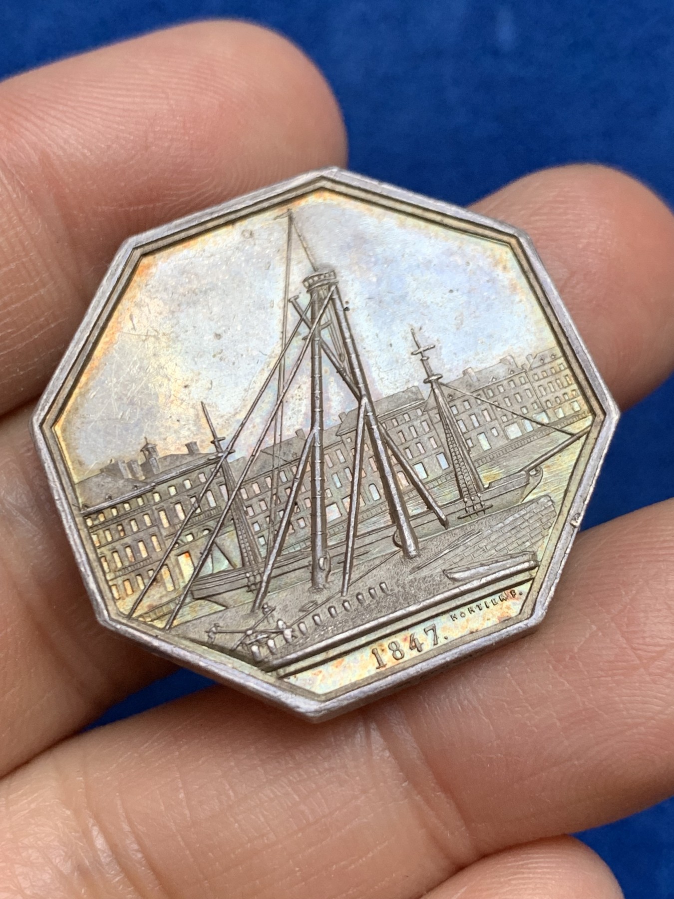 《竞宝斋》第237场- 周日，周一，周二，周日 疯狂4连拍 (全场包邮) 法国勒阿弗尔海事保险公司，14.82g，31.8mm，手指边铭，黄油彩