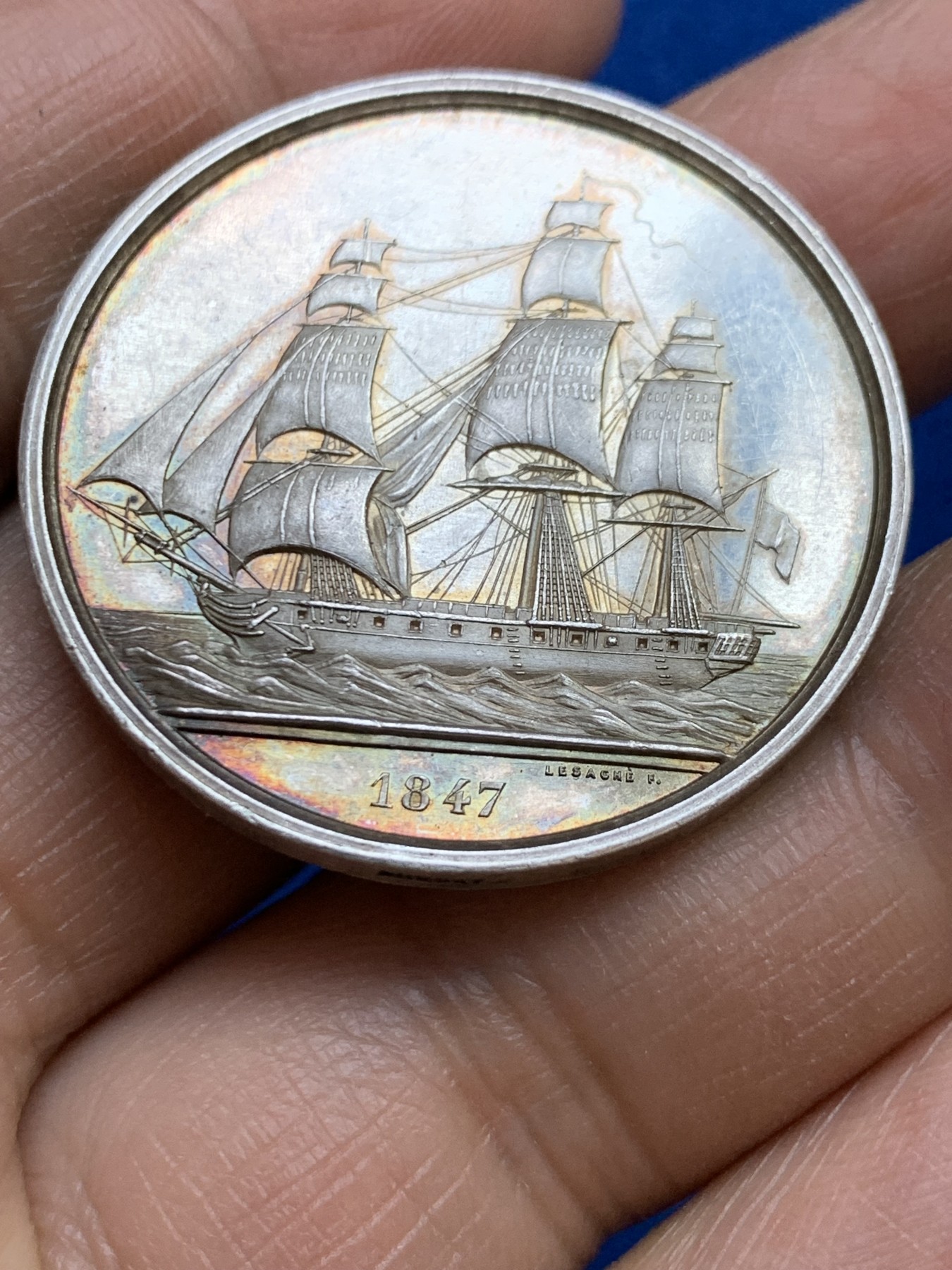 《竞宝斋》第237场- 周日，周一，周二，周日 疯狂4连拍 (全场包邮) 法国波尔多海上保险公司银质代币，17.79g，35mm，手指边铭，金黄包浆，非常漂亮的一帆风顺和波尔多城市徽章