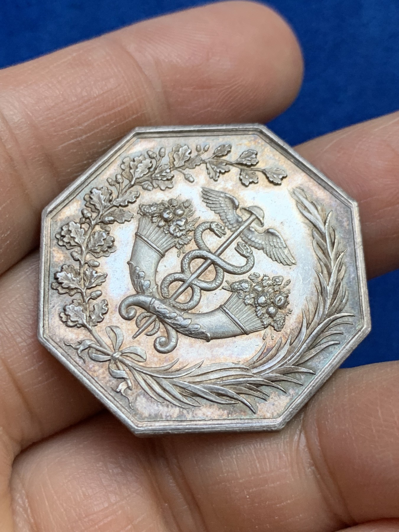 《竞宝斋》第237场- 周日，周一，周二，周日 疯狂4连拍 (全场包邮) 法国波尔多银行八角银质代币，17.68g，34.7mm，1832-1841年油灯边铭