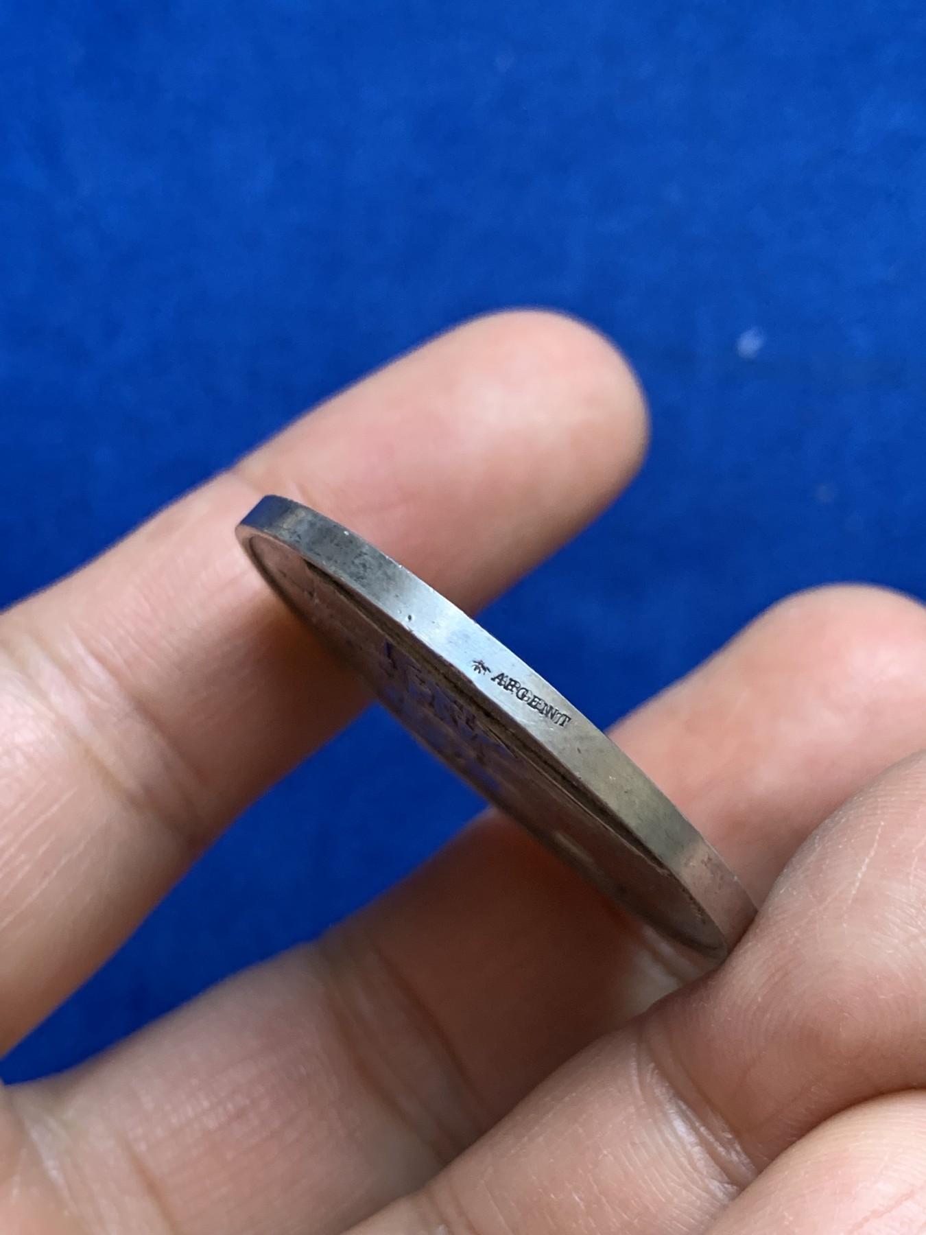 《竞宝斋》第237场- 周日，周一，周二，周日 疯狂4连拍 (全场包邮) 法国银质jeton，米尔斯社区绘画学院，22.52g，36.7mm，蜜蜂边铭