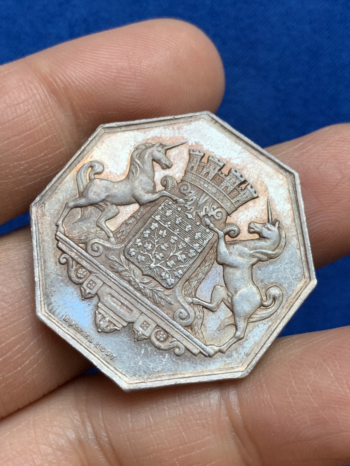 《竞宝斋》第237场- 周日，周一，周二，周日 疯狂4连拍 (全场包邮) 法国亚眠商业银行八角银质代币，17.90g，33.9mm，手指边铭，极少见品种