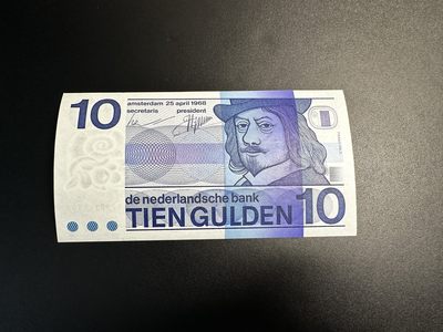 《外钞收藏家》第三百三十三期 - 1968年荷兰人像版10盾 全新UNC