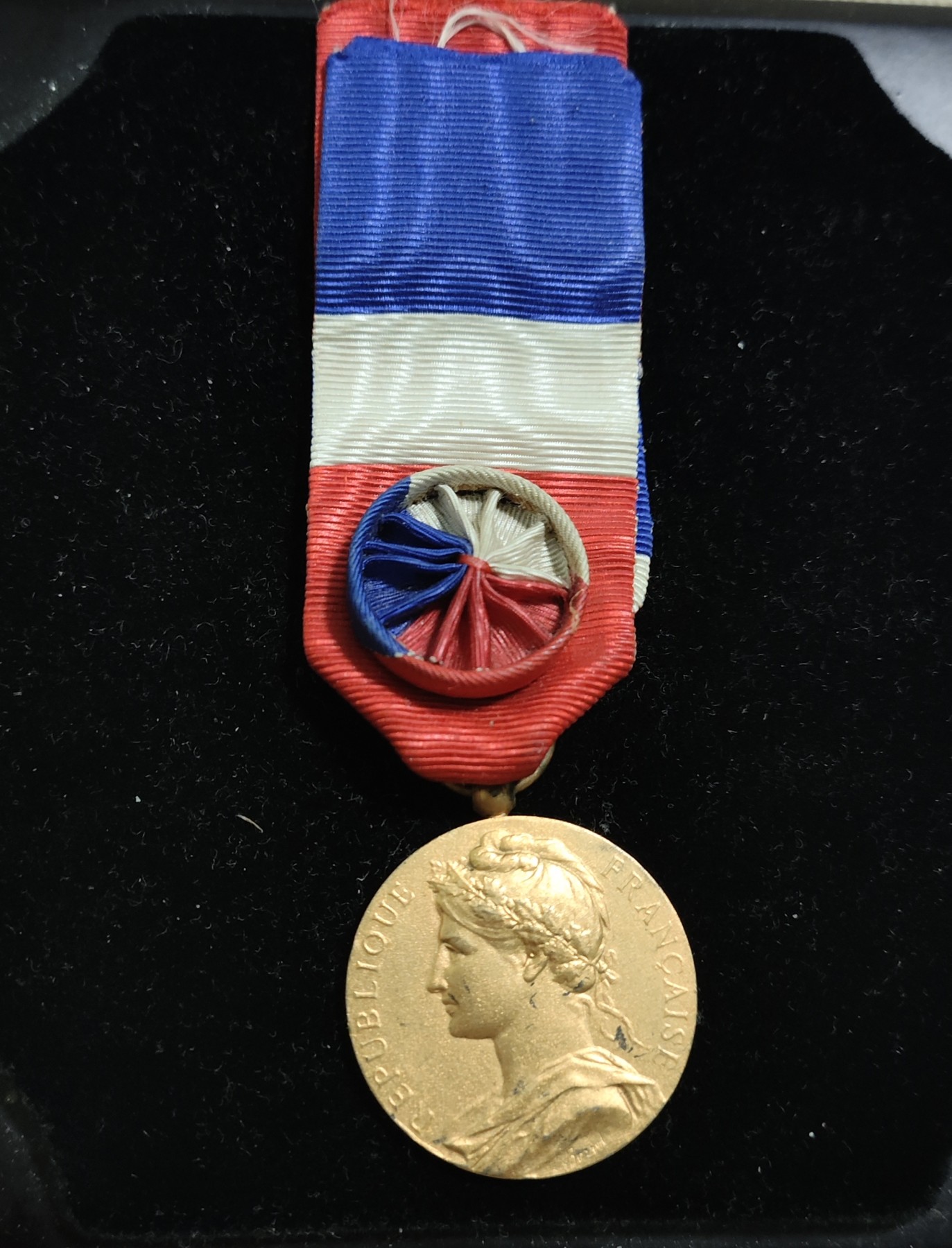 仁孝堂徽章红藏拍卖(第二场) 法国劳工奖章 金级 纯银镀金 带丰饶角银标 1951年授予得主