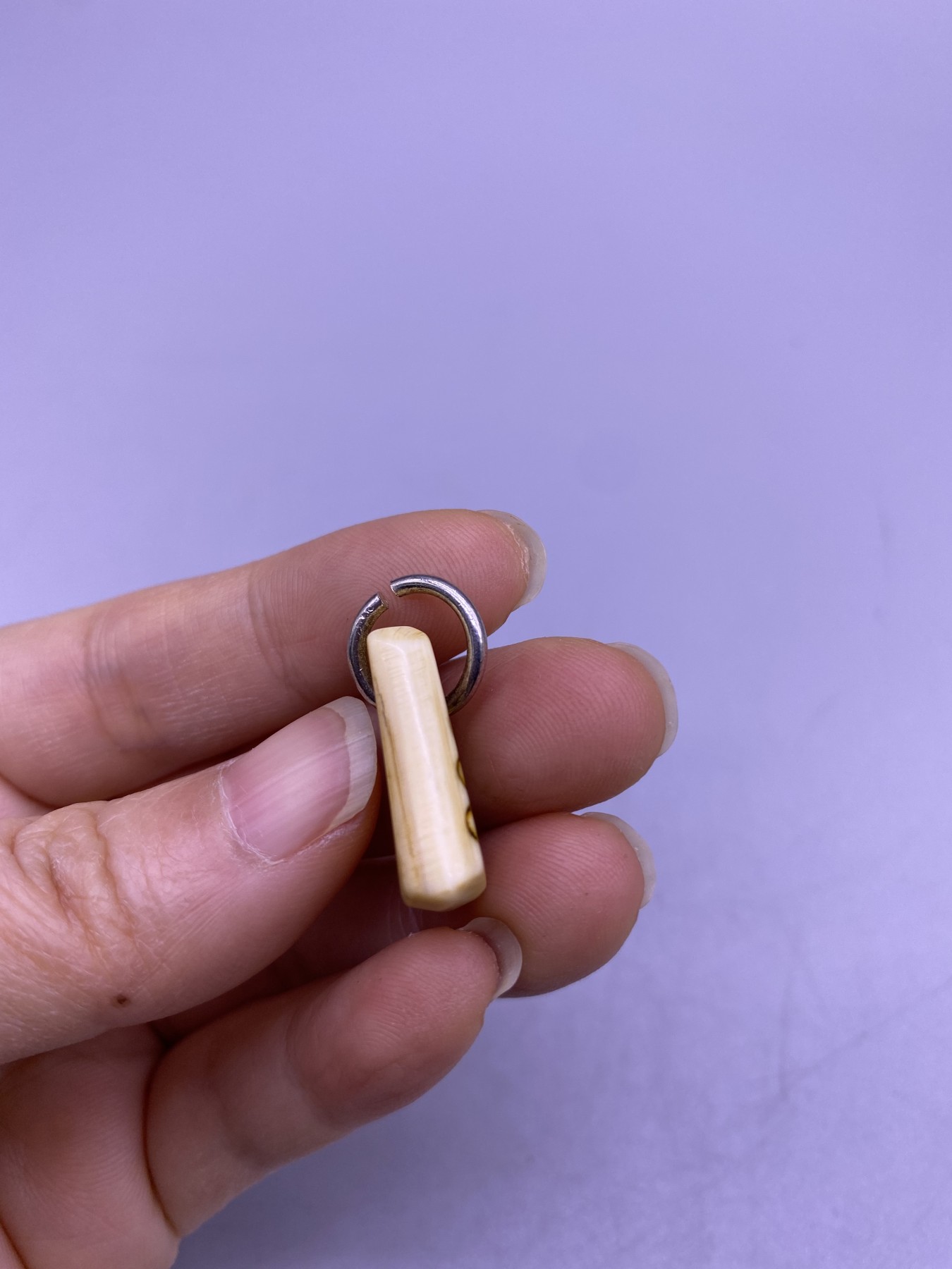 藏传咒点挂件，尺寸2.1厘米，品相如图，150包快递