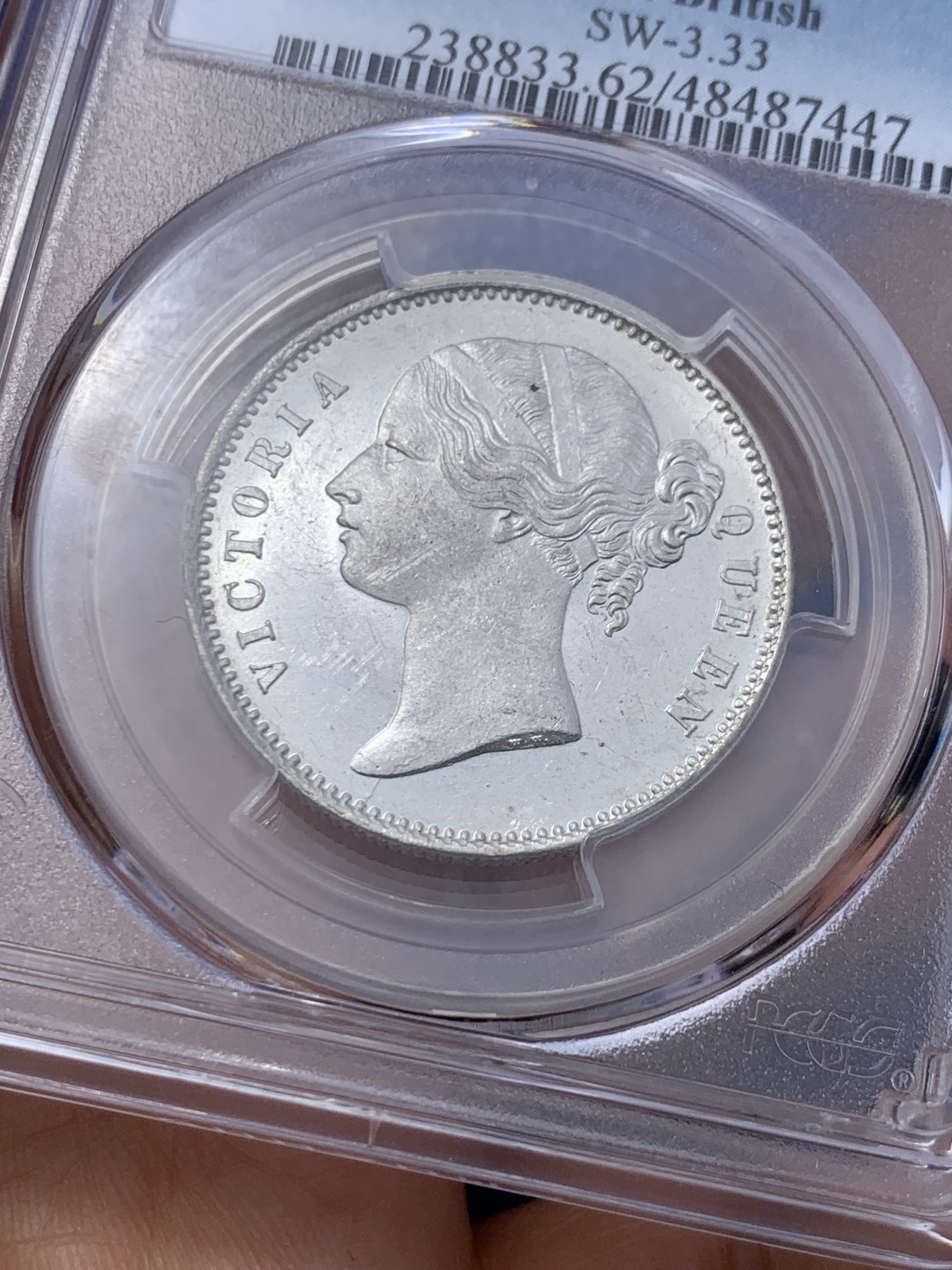 《竞宝斋》第235场-周日，周一，周二，周三 疯狂4连拍 (全场包邮) PCGS-MS62 1840年 维多利亚女王 英属印度1卢比双辫版 银光闪闪 爱不释手的状态 初打好状态 有镜面凝霜感 p盒且带高清图卢比少见 印度币潜力巨大 23年4月sbp同分含佣成交价1356