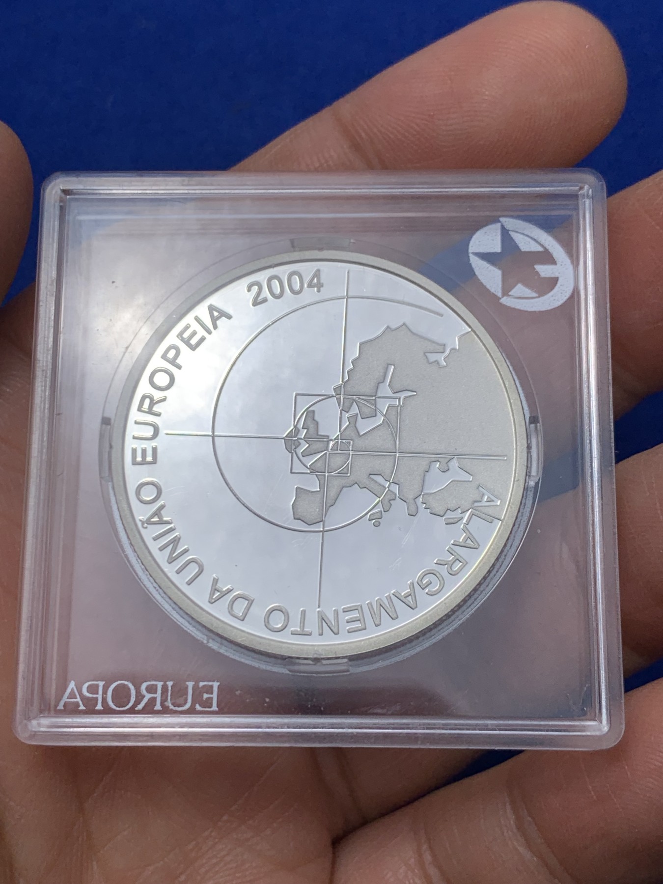 《竞宝斋》第235场-周日，周一，周二，周三 疯狂4连拍 (全场包邮) 全新PL 葡萄牙 2004年 8欧元 欧盟东扩精制银币 1盎司925银 少见品种 全新未动