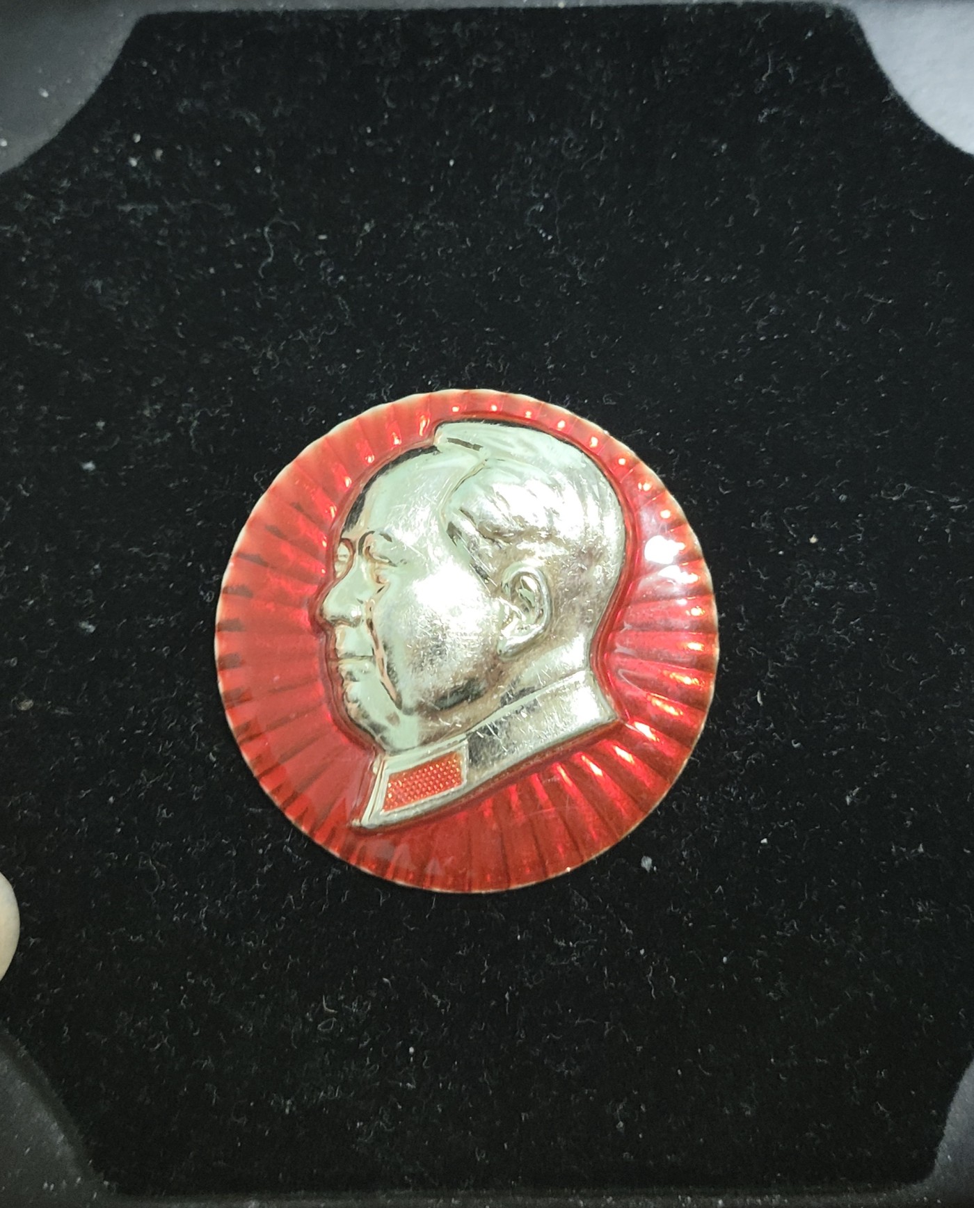 仁孝堂徽章红藏拍卖(第二场) 少见 空军政治部司令部毛像 带题词