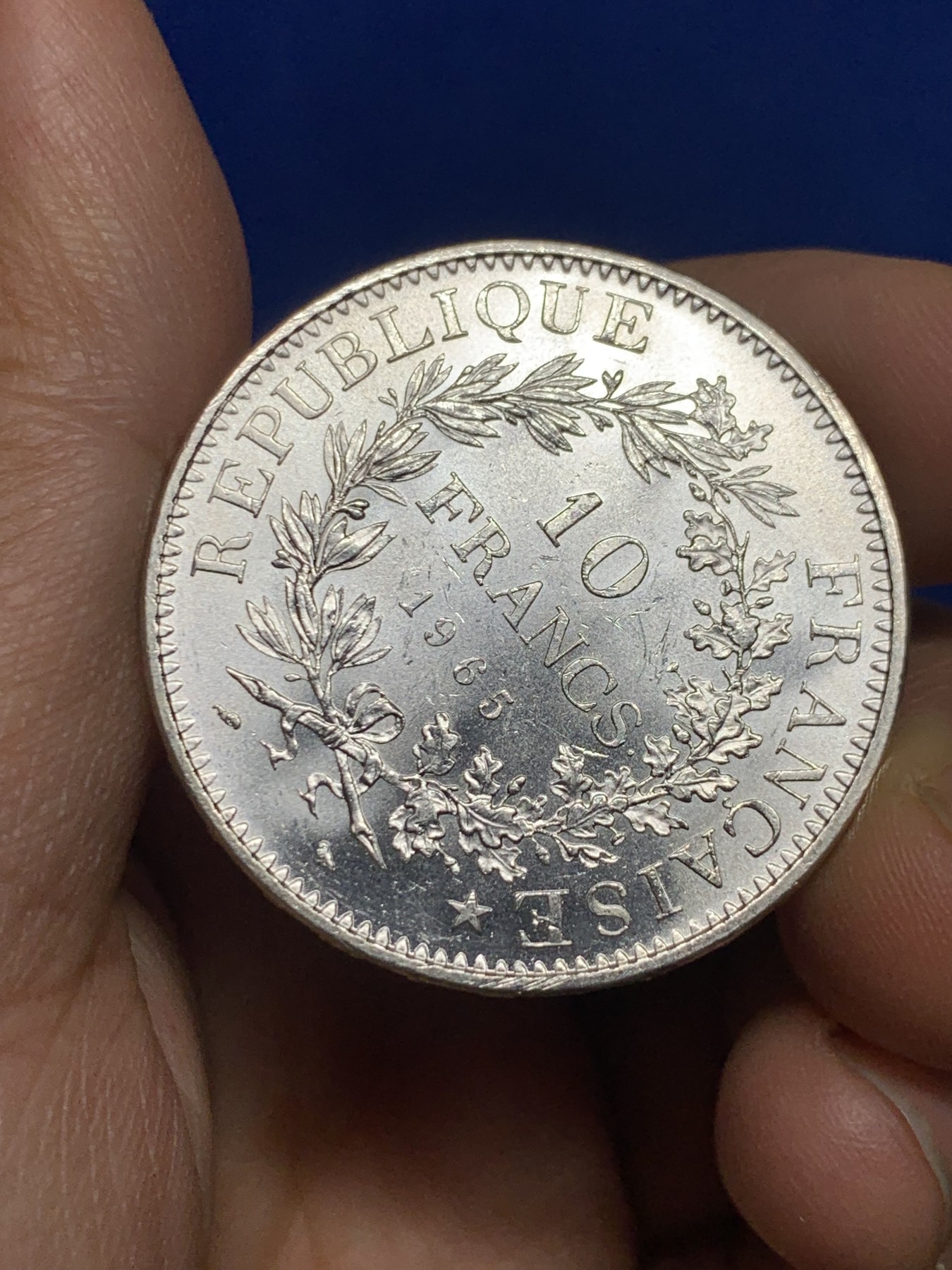 《竞宝斋》第235场-周日，周一，周二，周三 疯狂4连拍 (全场包邮) BU顶级 法国 1965年 10法郎大力神银币 不折不扣的全新品相 裸币无对手 不多说了自己看