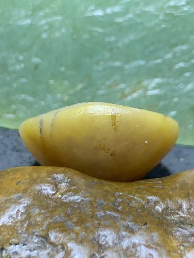 精美亚光晶洞战国红玛瑙手工雕刻双鱼吊坠一个(寓意，富贵有余）， 精美亚光晶洞战国红玛瑙手工雕刻双鱼吊坠一个(寓意，富贵有余），