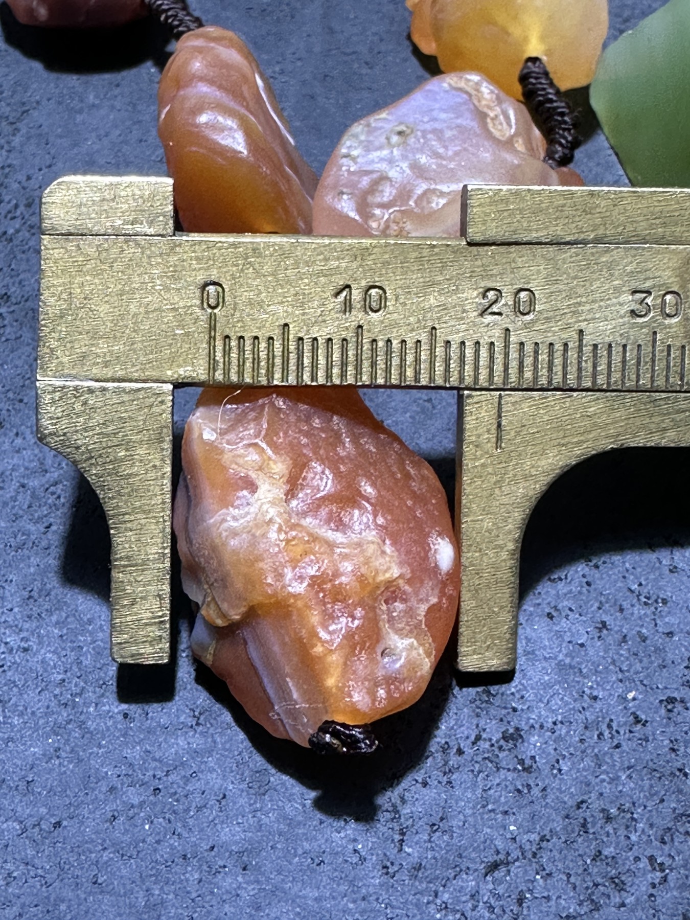 精美阿拉善戈壁大颗粒玛瑙原石项链一条！