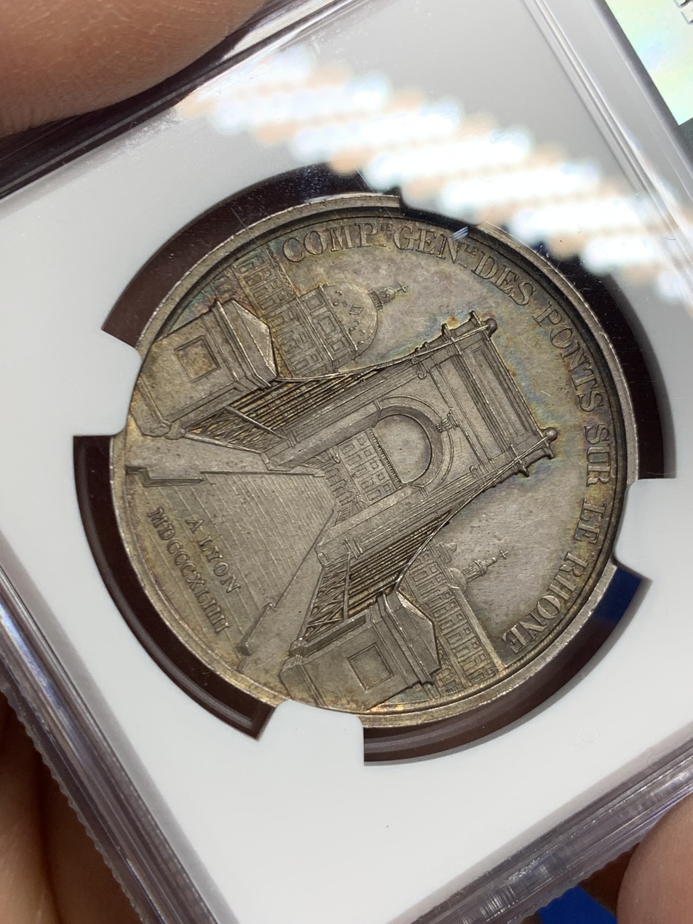 《竞宝斋》第237场- 周日，周一，周二，周日 疯狂4连拍 (全场包邮) NGC-MS63 法国银质代币，里昂罗纳河谷桥梁总公司，受罗纳河河神庇护的里昂大学院门户桥梁，1842-1845年船首边铭，五彩油性包浆