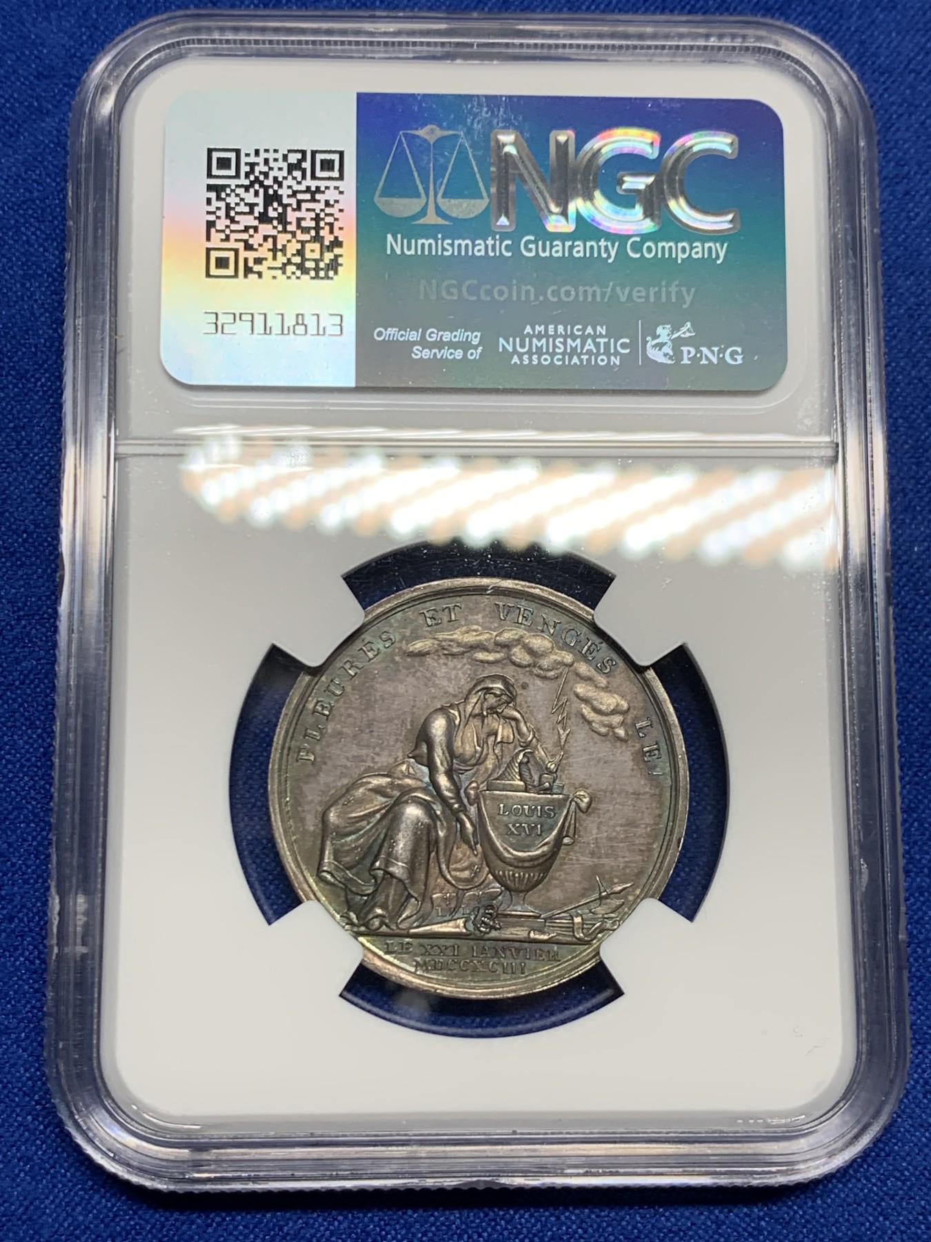 《竞宝斋》第237场- 周日，周一，周二，周日 疯狂4连拍 (全场包邮) NGC-MS62 德国名家loos作品 悼念法国大革命1793年路易十六银章，象征波旁王朝的鸢尾花羊皮纸被撕破，电闪雷鸣，法国大革命搅得欧洲天翻地覆，五彩包浆