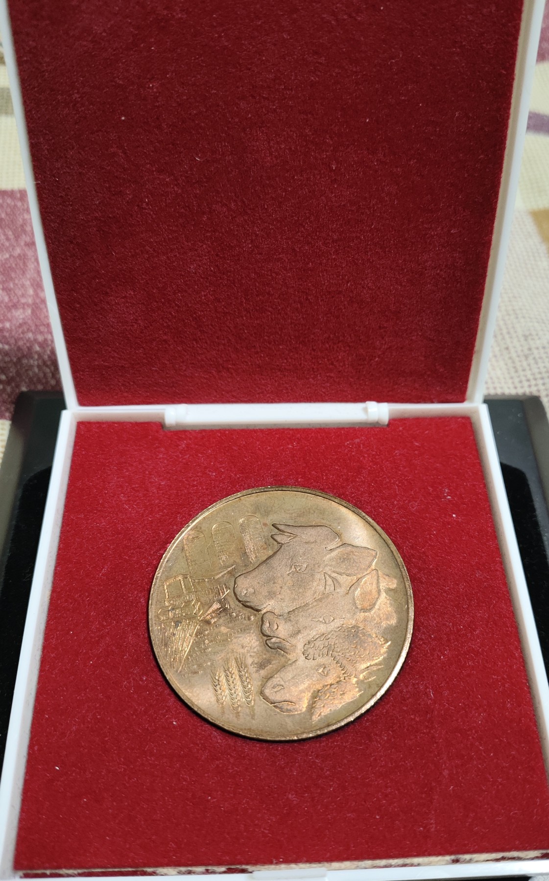 仁孝堂徽章红藏拍卖(第二场) 东德牛马铜章 农业种植30年纪念铜章