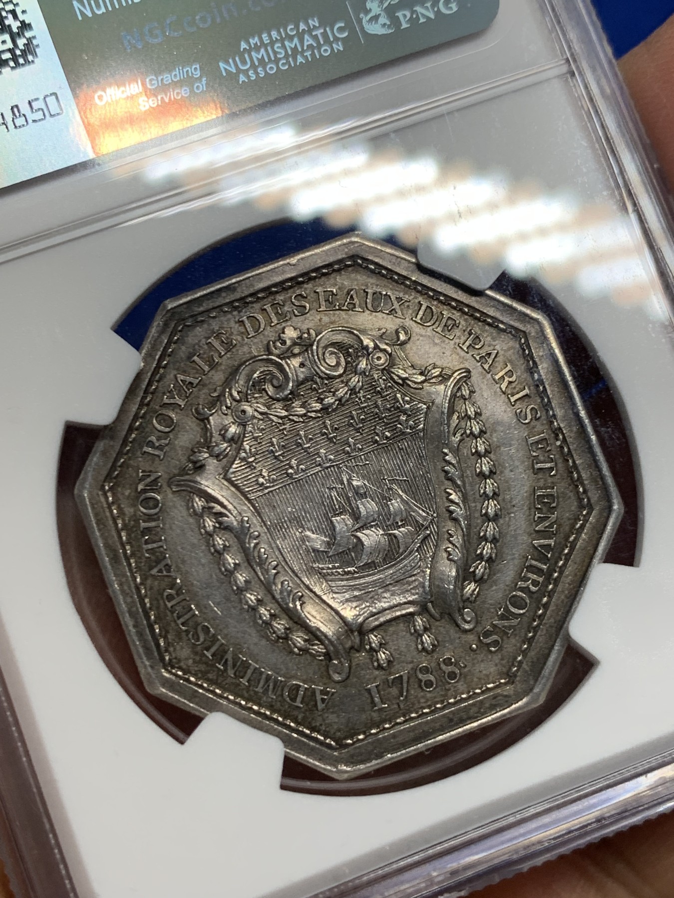 《竞宝斋》第237场- 周日，周一，周二，周日 疯狂4连拍 (全场包邮) NGC-MS62 法国1788年巴黎塞纳河水利局八角银质代币，祝融神武尔坎努斯