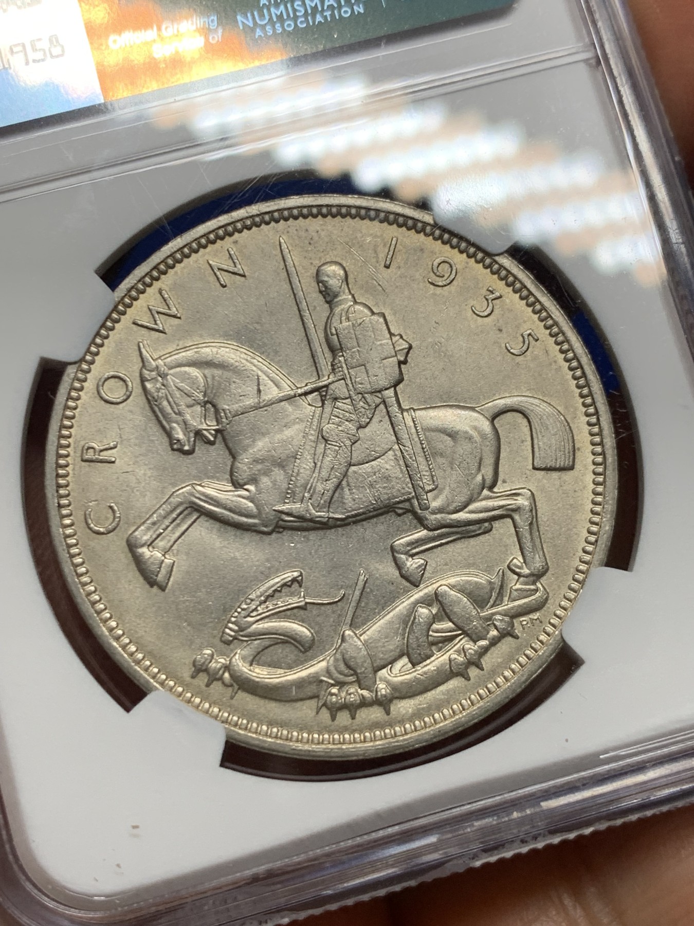 《竞宝斋》第235场-周日，周一，周二，周三 疯狂4连拍 (全场包邮) NGC MS63 英国 1935年 乔治五世木马剑1克朗银币 淡彩包浆 不错