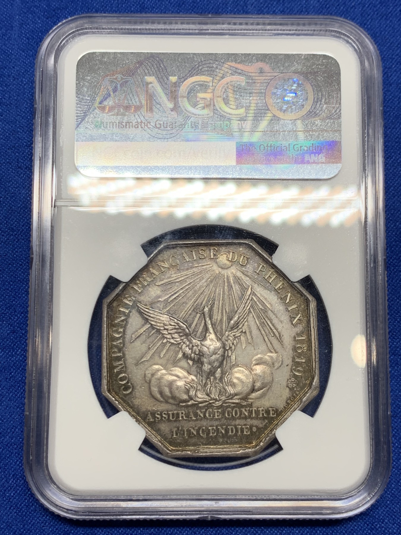 《竞宝斋》第237场- 周日，周一，周二，周日 疯狂4连拍 (全场包邮) NGC-MS62 法国 1819 银质八角代币 凤凰火灾保险公司，正面拿破仑三世，背面凤凰涅槃，栩栩如生，整体呈黄油彩 