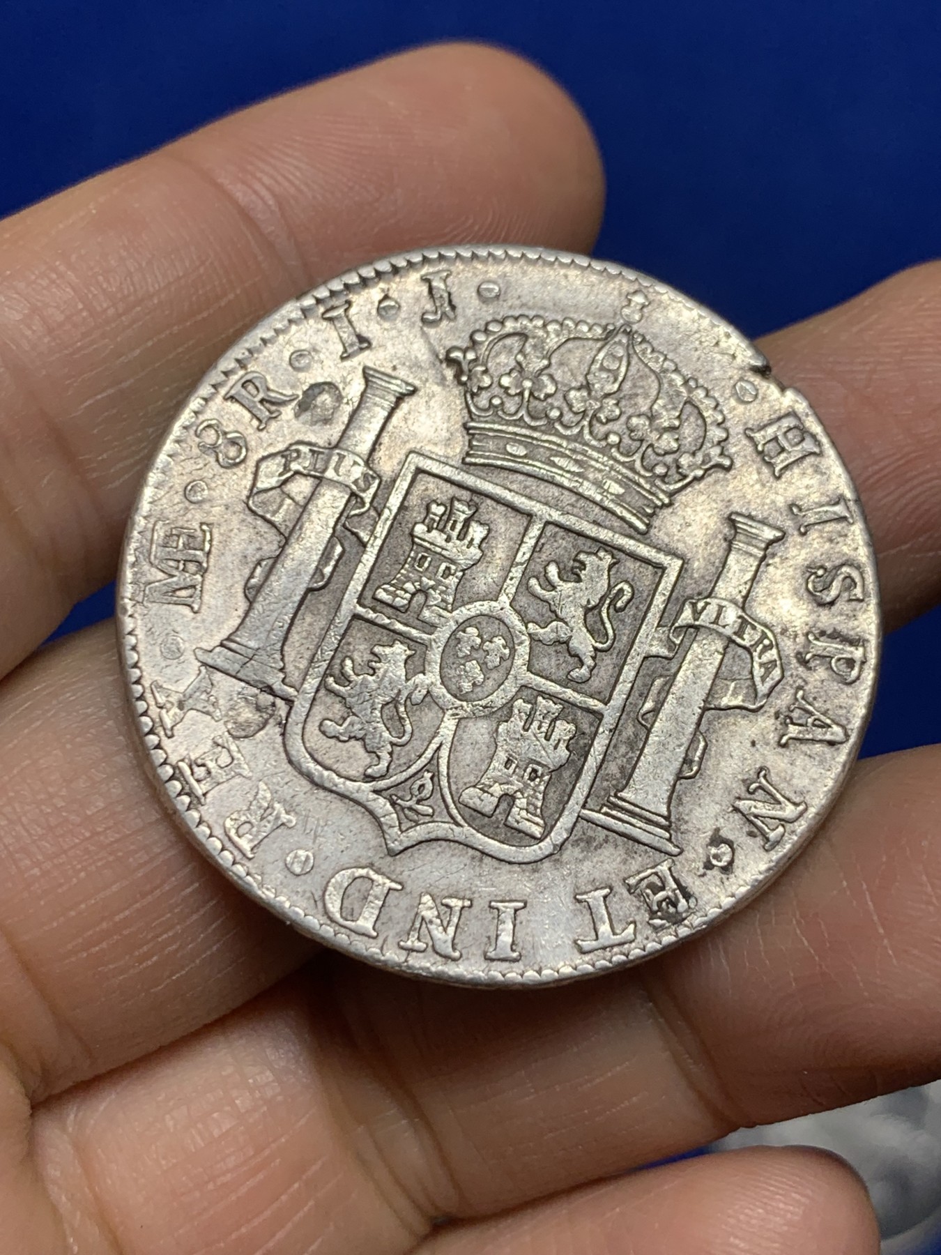 《竞宝斋》第235场-周日，周一，周二，周三 疯狂4连拍 (全场包邮) 1799年西属秘鲁卡洛斯四世双柱8R银币 国内流通美戳 边有铸缺 细节见图