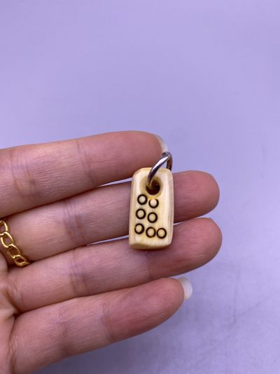 藏传咒点挂件，尺寸2.1厘米，品相如图，150包快递 - 藏传咒点挂件，尺寸2.1厘米，品相如图，150包快递
