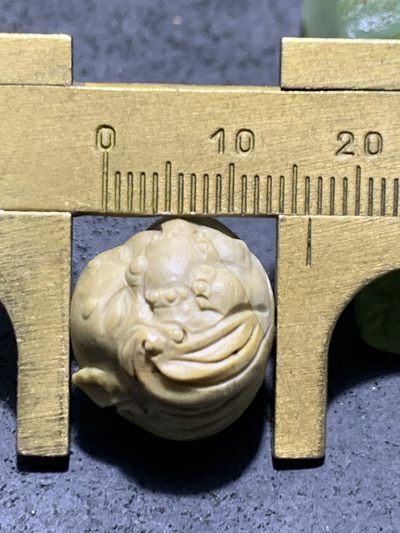 精美亚光戈壁彩玉雕刻灵狐珠子一个！ 精美亚光戈壁彩玉雕刻灵狐珠子一个！