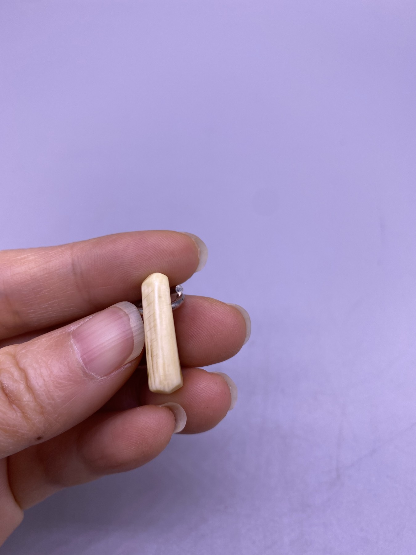 藏传咒点挂件，尺寸2.1厘米，品相如图，150包快递