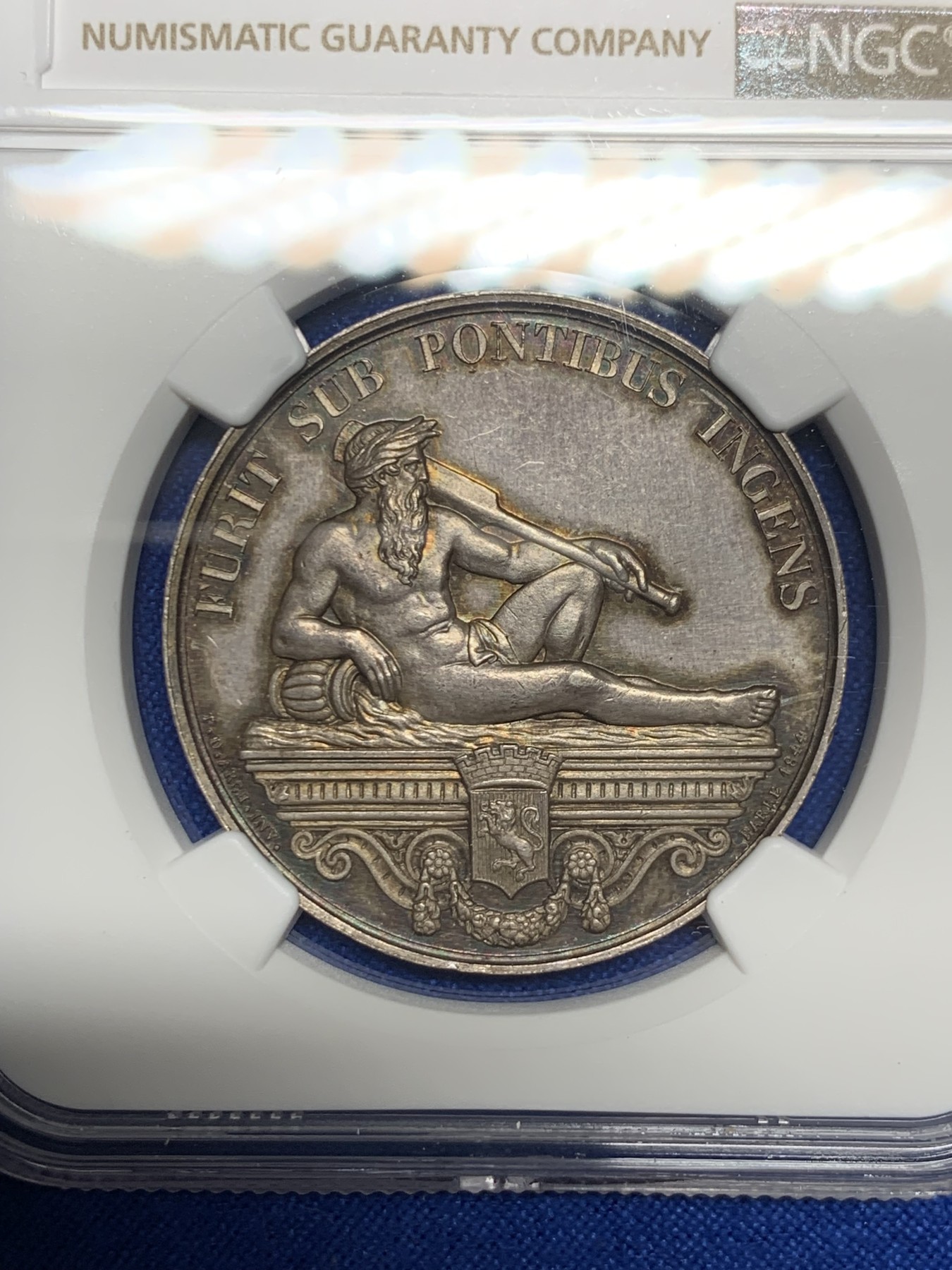 《竞宝斋》第237场- 周日，周一，周二，周日 疯狂4连拍 (全场包邮) NGC-MS63 法国银质代币，里昂罗纳河谷桥梁总公司，受罗纳河河神庇护的里昂大学院门户桥梁，1842-1845年船首边铭，五彩油性包浆