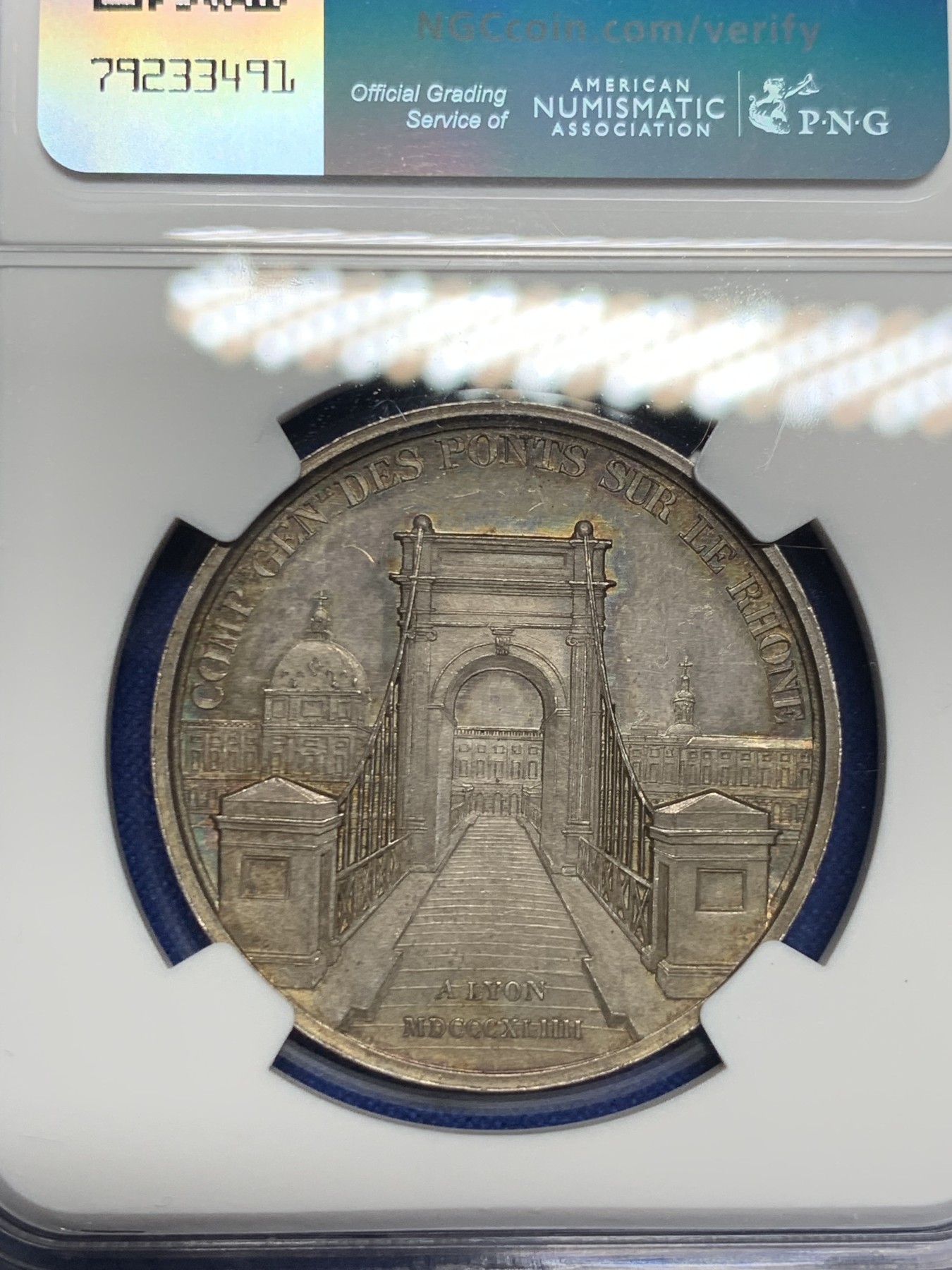 《竞宝斋》第237场- 周日，周一，周二，周日 疯狂4连拍 (全场包邮) NGC-MS63 法国银质代币，里昂罗纳河谷桥梁总公司，受罗纳河河神庇护的里昂大学院门户桥梁，1842-1845年船首边铭，五彩油性包浆