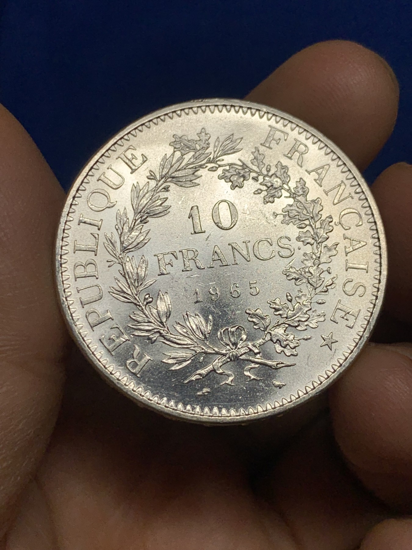 《竞宝斋》第235场-周日，周一，周二，周三 疯狂4连拍 (全场包邮) BU顶级 法国 1965年 10法郎大力神银币 不折不扣的全新品相 裸币无对手 不多说了自己看