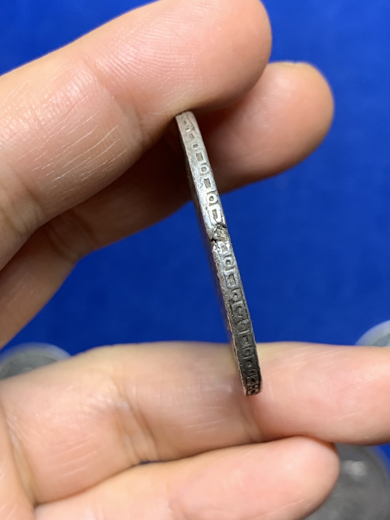 《竞宝斋》第235场-周日，周一，周二，周三 疯狂4连拍 (全场包邮) 1799年西属秘鲁卡洛斯四世双柱8R银币 国内流通美戳 边有铸缺 细节见图