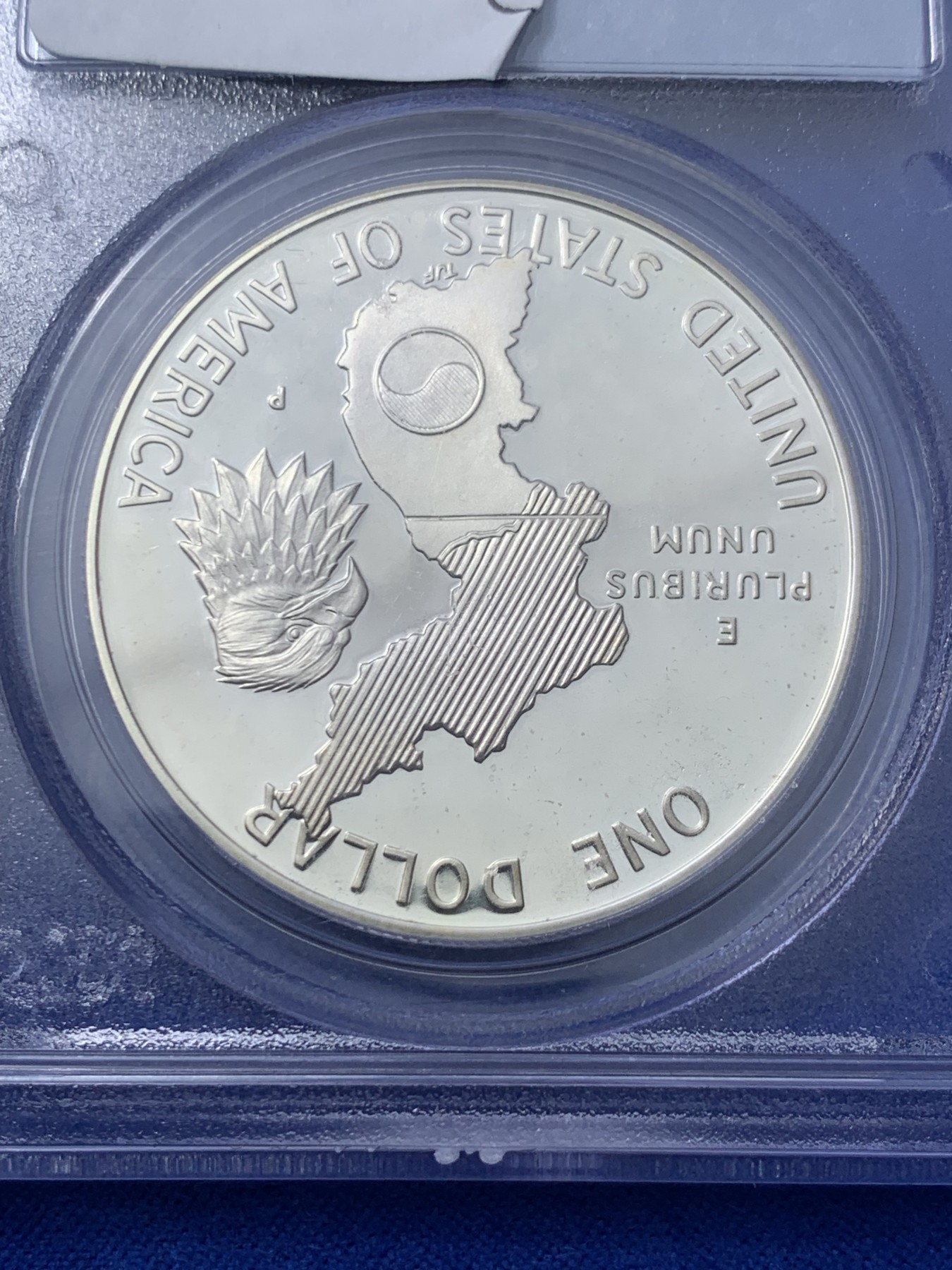 《竞宝斋》第235场-周日，周一，周二，周三 疯狂4连拍 (全场包邮) PCGS-PR69 美国1991年朝战结束38周年纪念银币，正面是海陆空三军，背面是朝韩地图。这种具有历史意义的收藏品由美国造币厂生产，专门设计和制造的，以纪念那些在朝战中服役的人。PROOF镜面状态精制币，PC盒经典小白盒老盒。