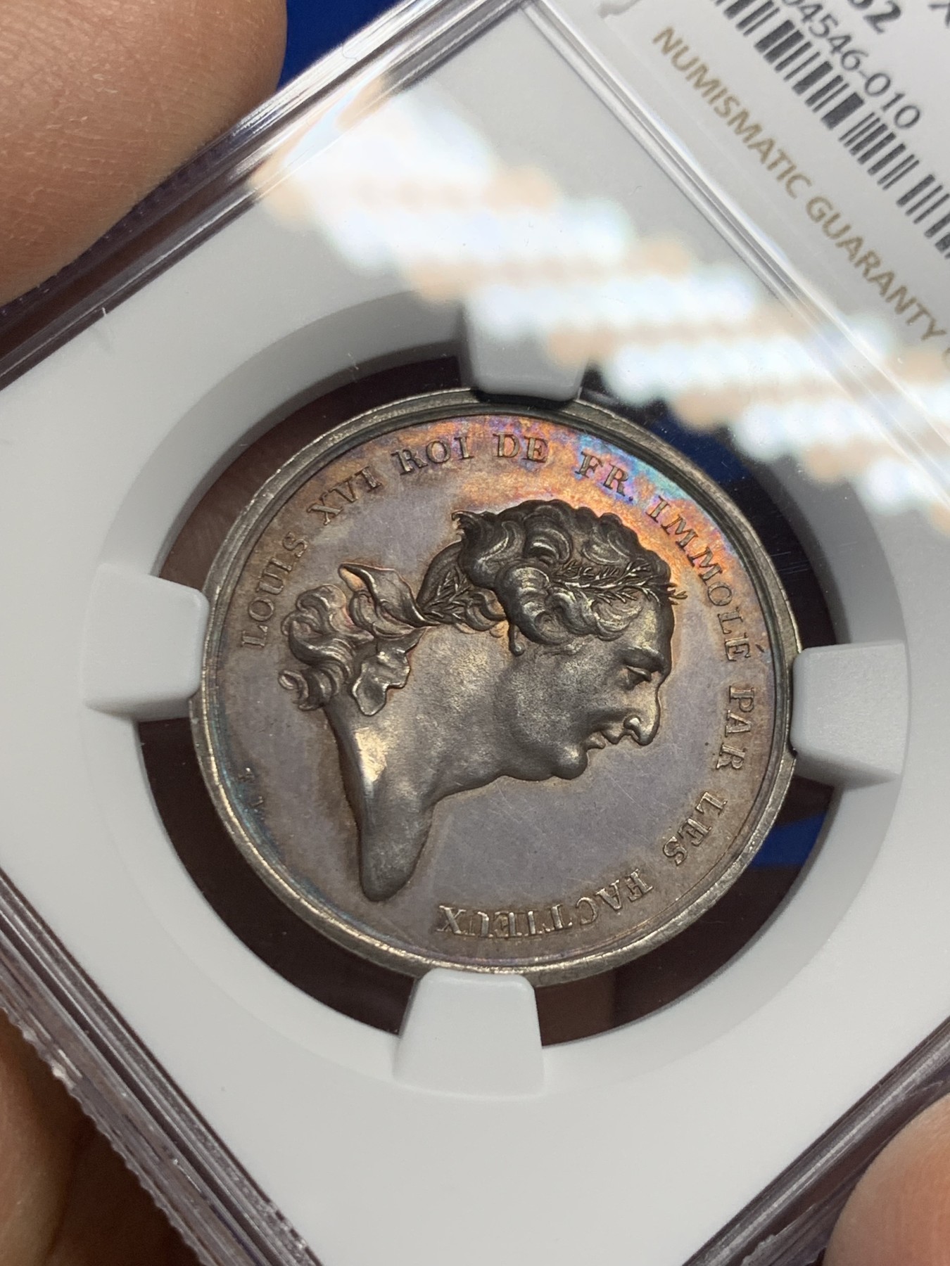 《竞宝斋》第237场- 周日，周一，周二，周日 疯狂4连拍 (全场包邮) NGC-MS62 德国名家loos作品 悼念法国大革命1793年路易十六银章，象征波旁王朝的鸢尾花羊皮纸被撕破，电闪雷鸣，法国大革命搅得欧洲天翻地覆，五彩包浆