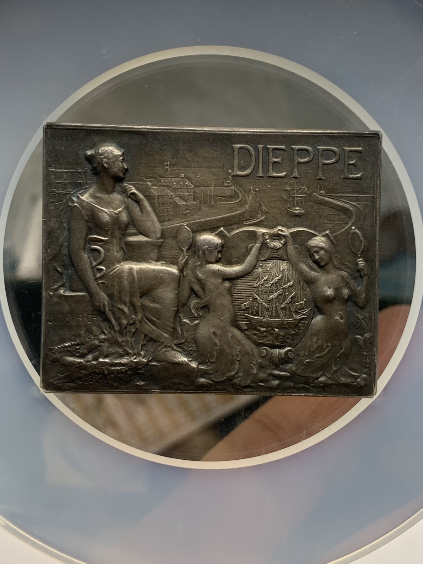 《竞宝斋》第237场- 周日，周一，周二，周日 疯狂4连拍 (全场包邮) NGC-MS64 法国迪耶普城镇纪念方形银章，双美人鱼，以城市港口为背景的各种海上装置向我们展示了一个繁荣的海边城市，超大盒子