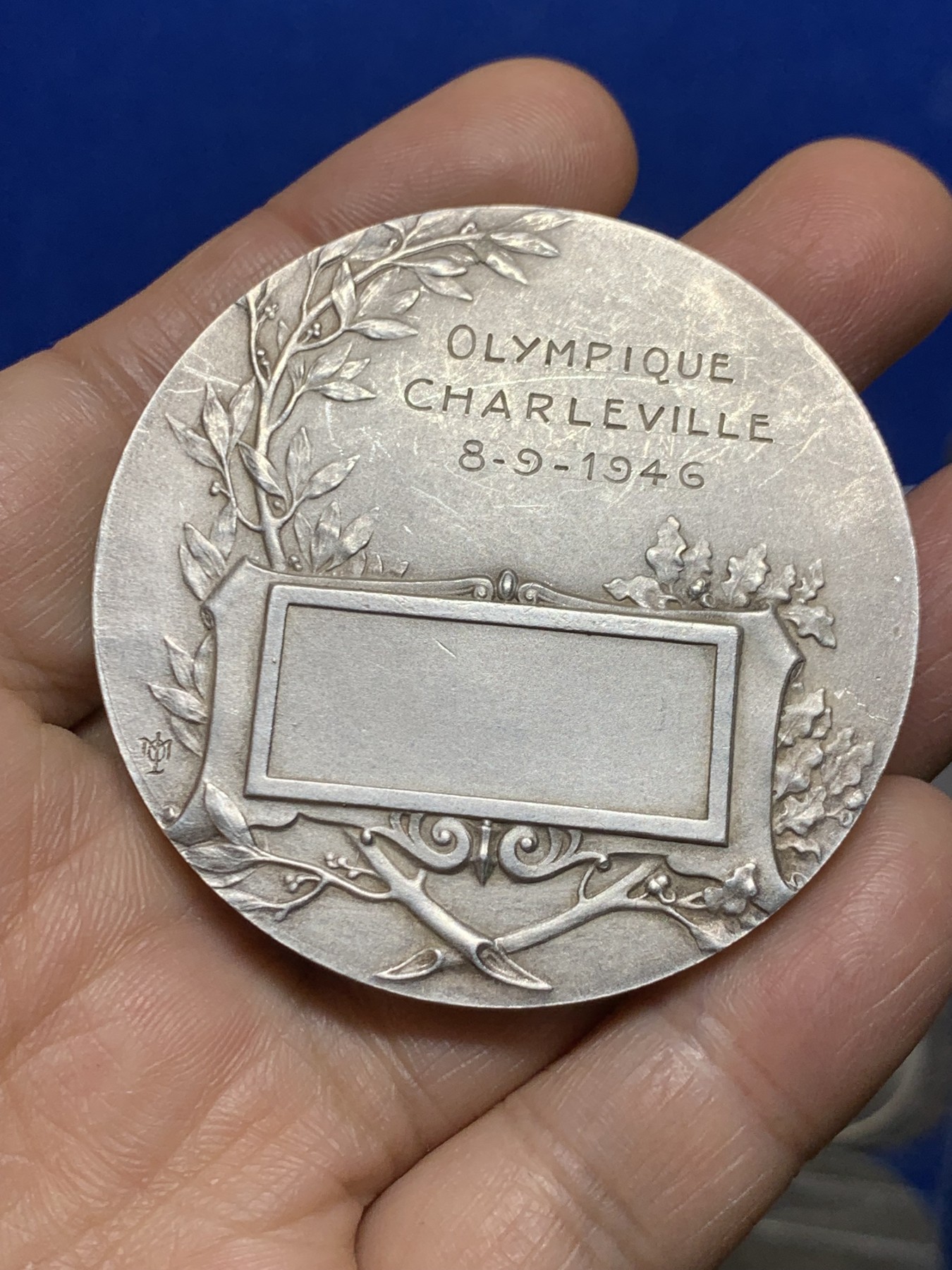 《竞宝斋》第235场-周日，周一，周二，周三 疯狂4连拍 (全场包邮) 法国铜镀银章 自由帽玛丽安娜奖章 法国镀银铜章，新艺术风格，头戴自由帽和月桂花环的玛丽安娜，此章非常少见。材质铜镀银，边铭三角Bronze，直径54.7mm，重量70.2g，品相接近完美，包浆自然，如图。