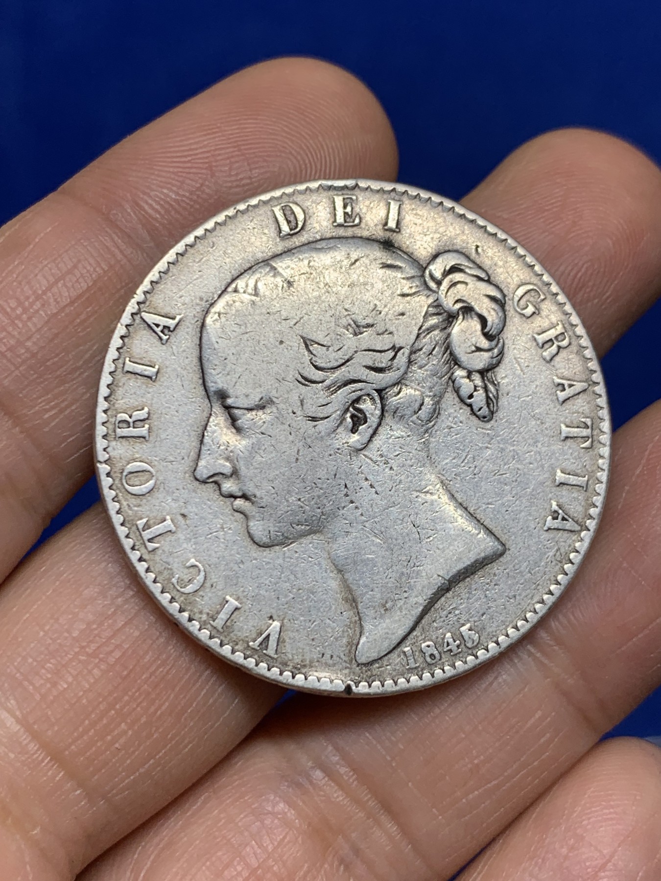 《竞宝斋》第235场-周日，周一，周二，周三 疯狂4连拍 (全场包邮) 1845年英国维多利亚青年克朗盾徽版大银币，发行量只有15.9万